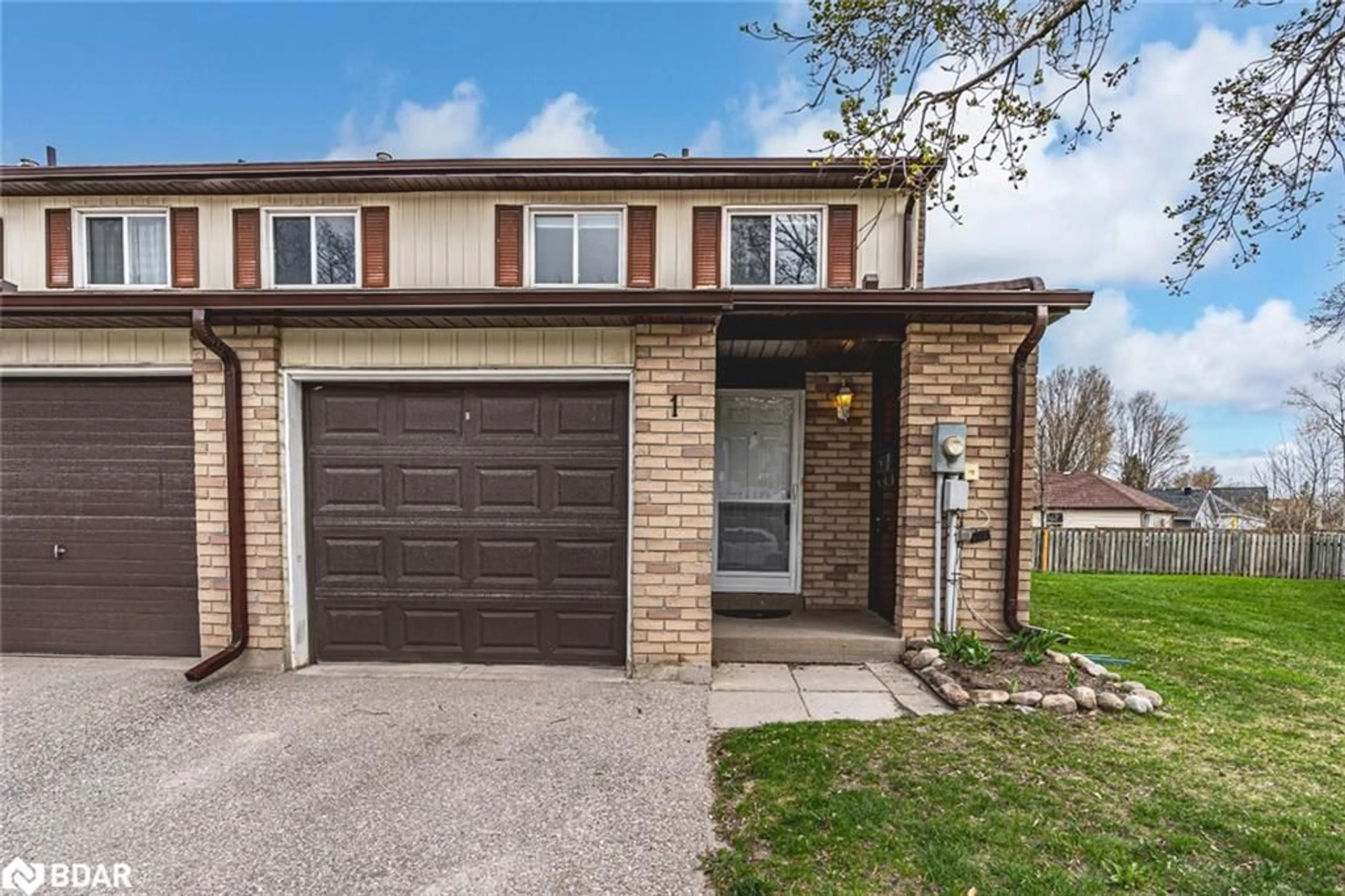 Home with brick exterior material, street for 52 Adelaide St #1, Barrie Ontario L4N 3T5