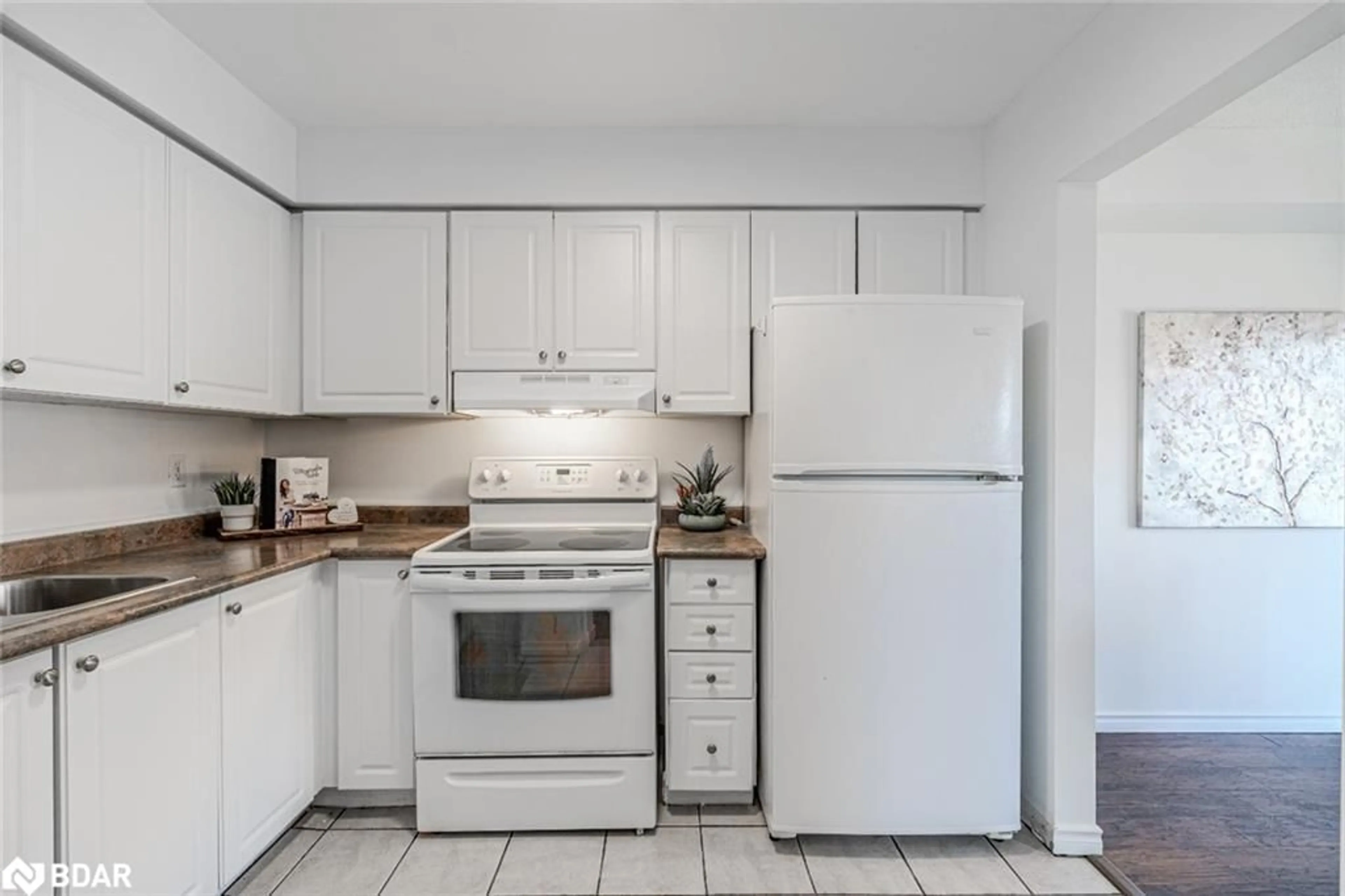 Standard kitchen, ceramic/tile floor for 52 Adelaide St #1, Barrie Ontario L4N 3T5