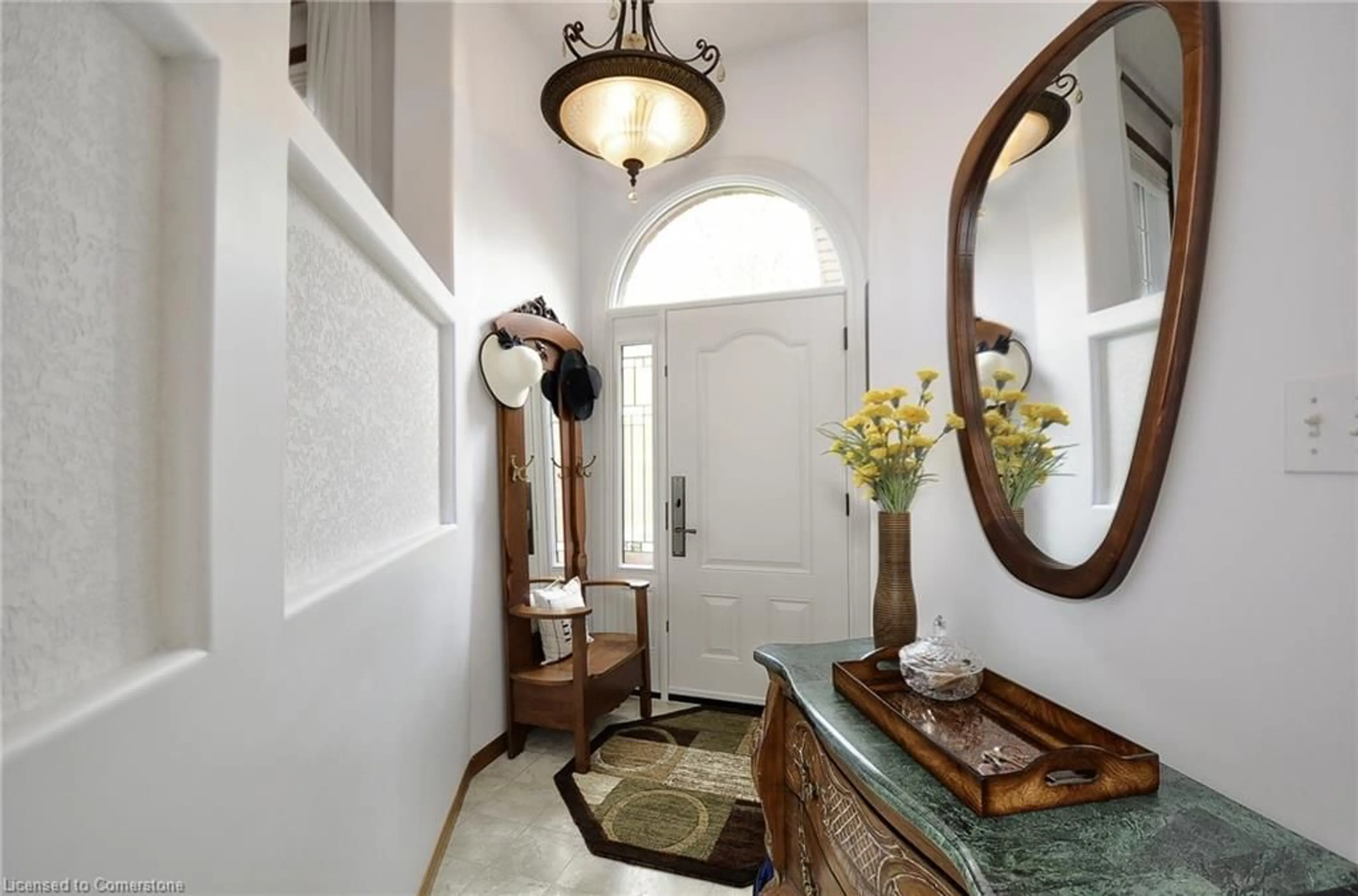 Indoor entryway for 20 Kent St, Cambridge Ontario N1S 5B2