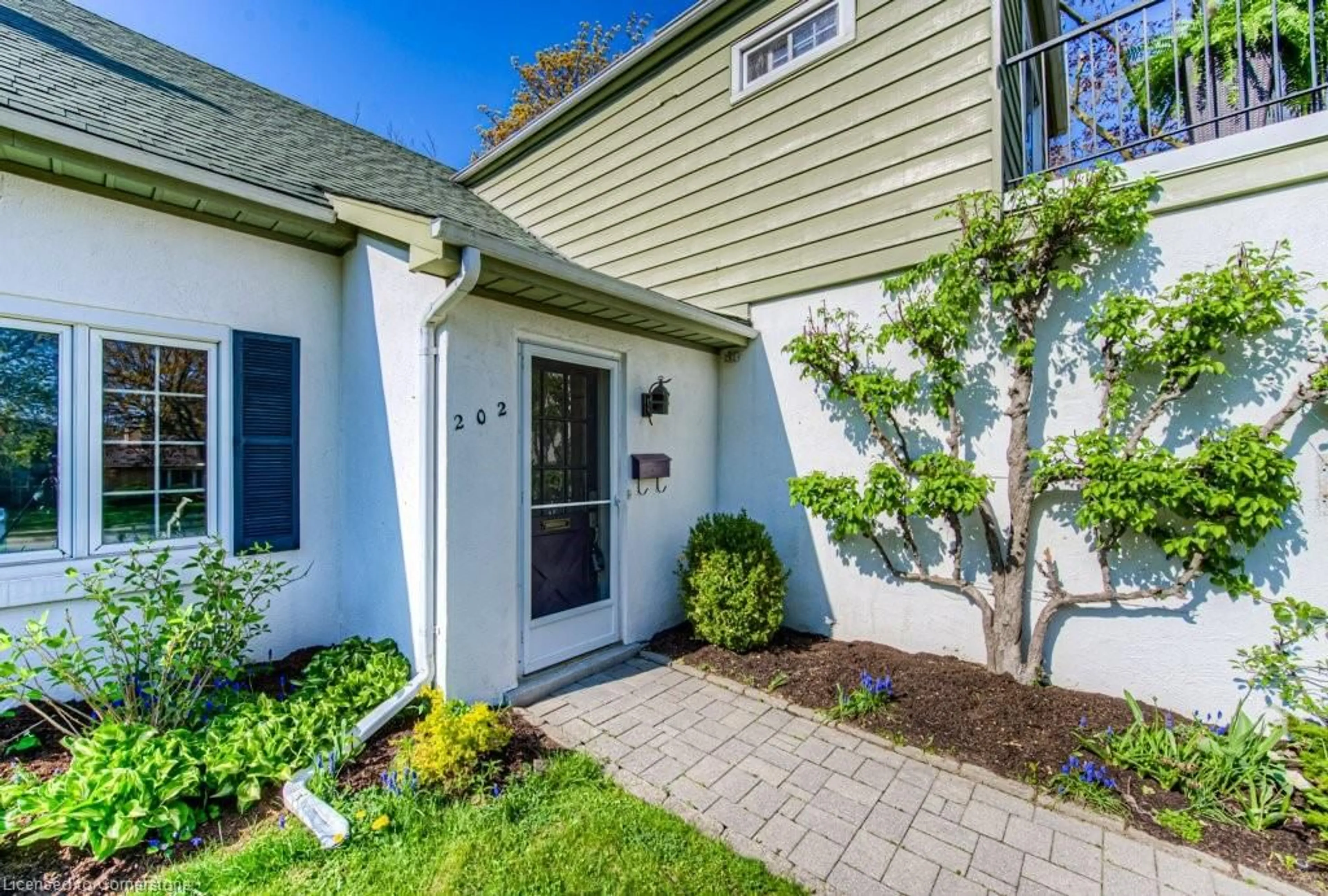 Unknown for 202 Forsyth Dr, Waterloo Ontario N2L 1A2