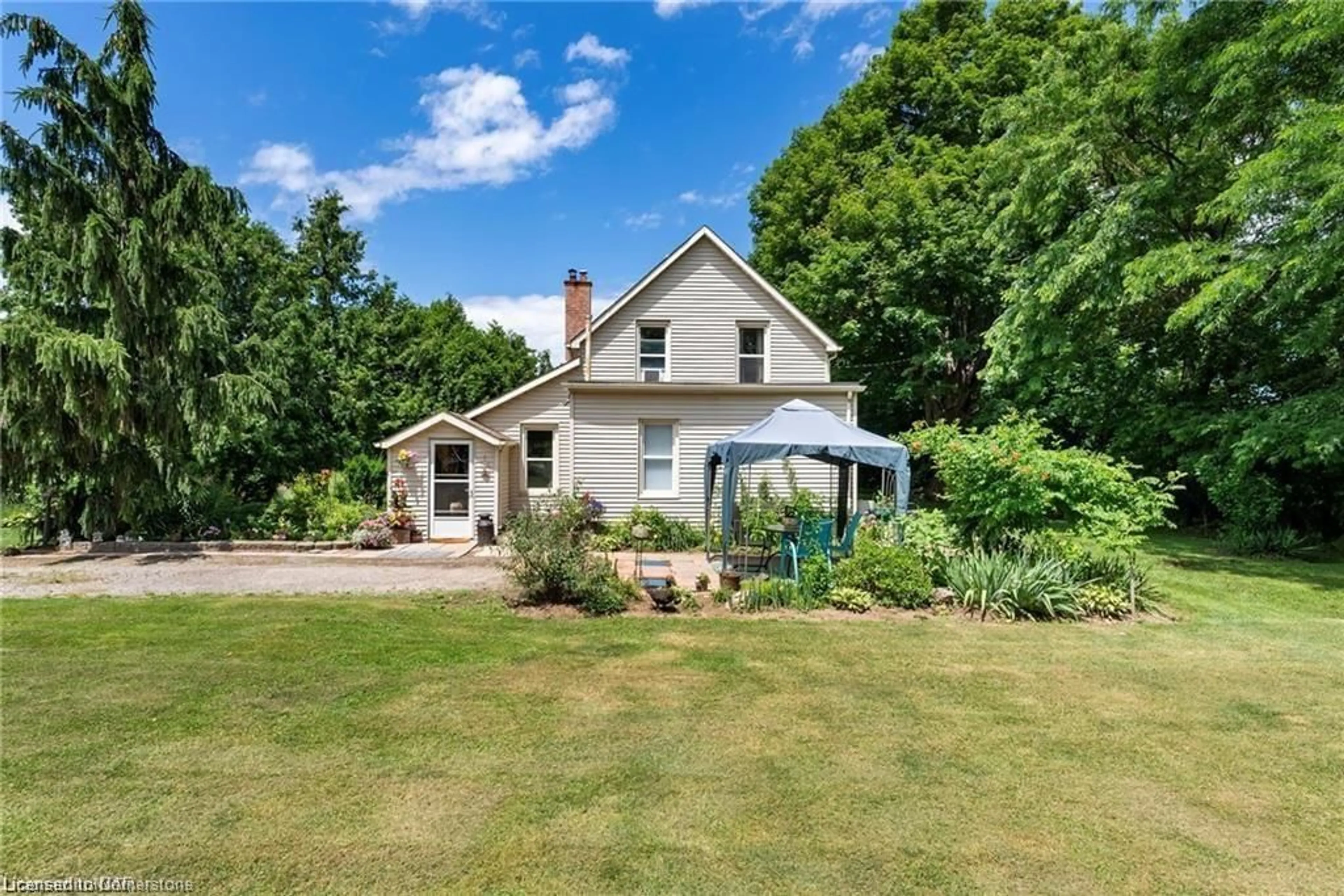 A pic from outside/outdoor area/front of a property/back of a property/a pic from drone, street for 5400 North Service Rd, Beamsville Ontario L0R 1B3