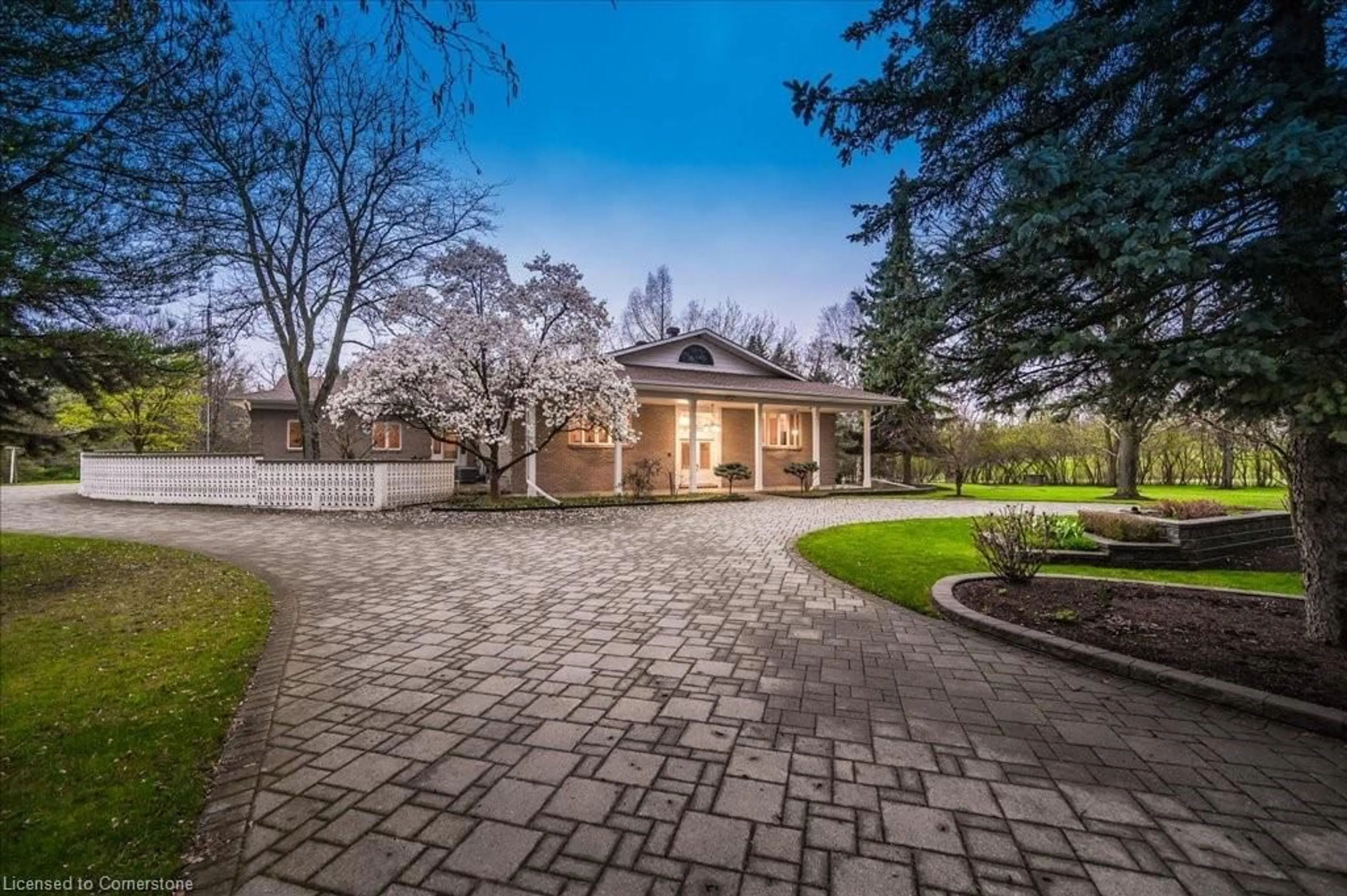 Patio, street for 35 Charing Cross, Waterloo Ontario N2J 4G8