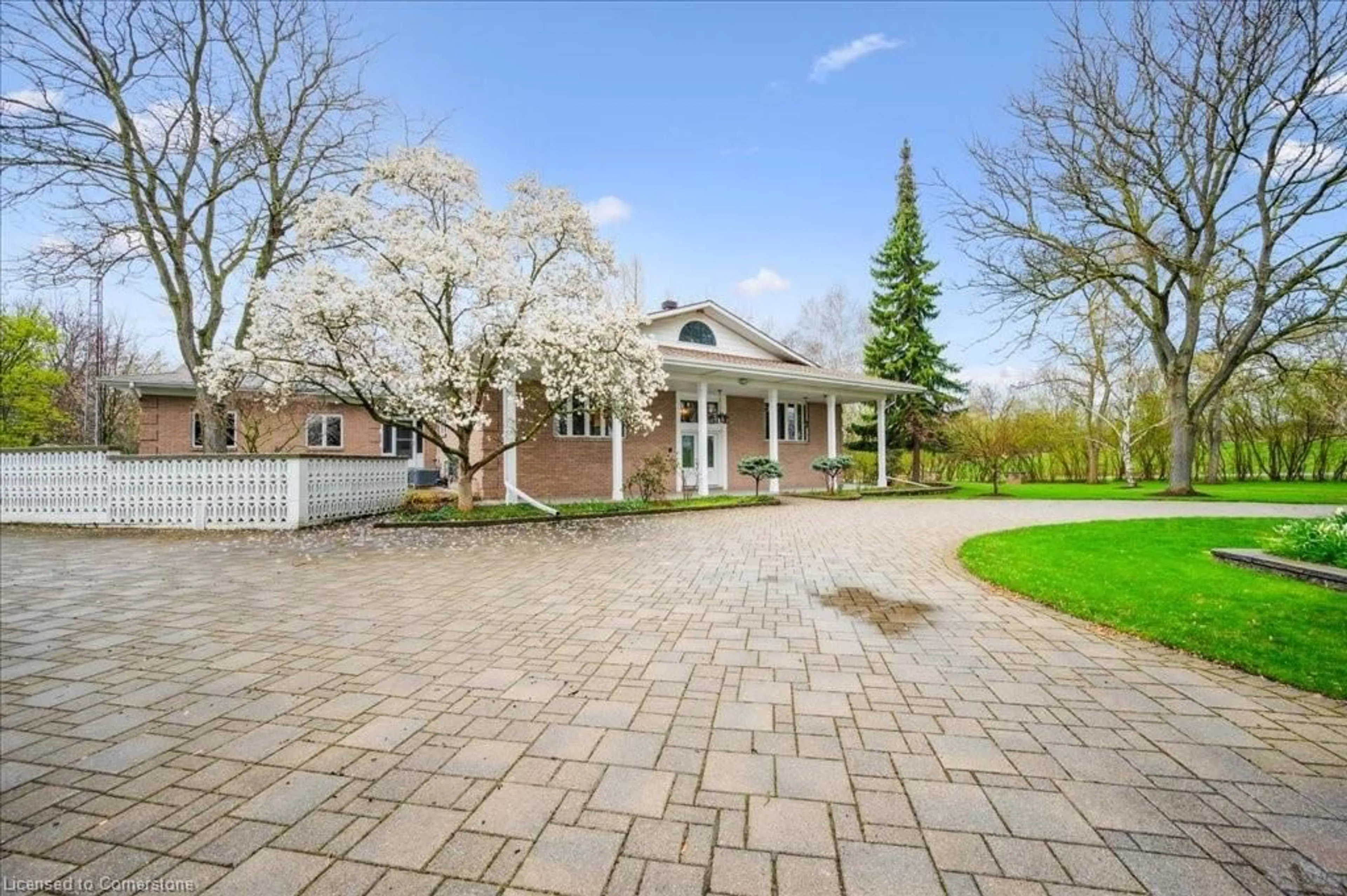 A pic from outside/outdoor area/front of a property/back of a property/a pic from drone, street for 35 Charing Cross, Waterloo Ontario N2J 4G8