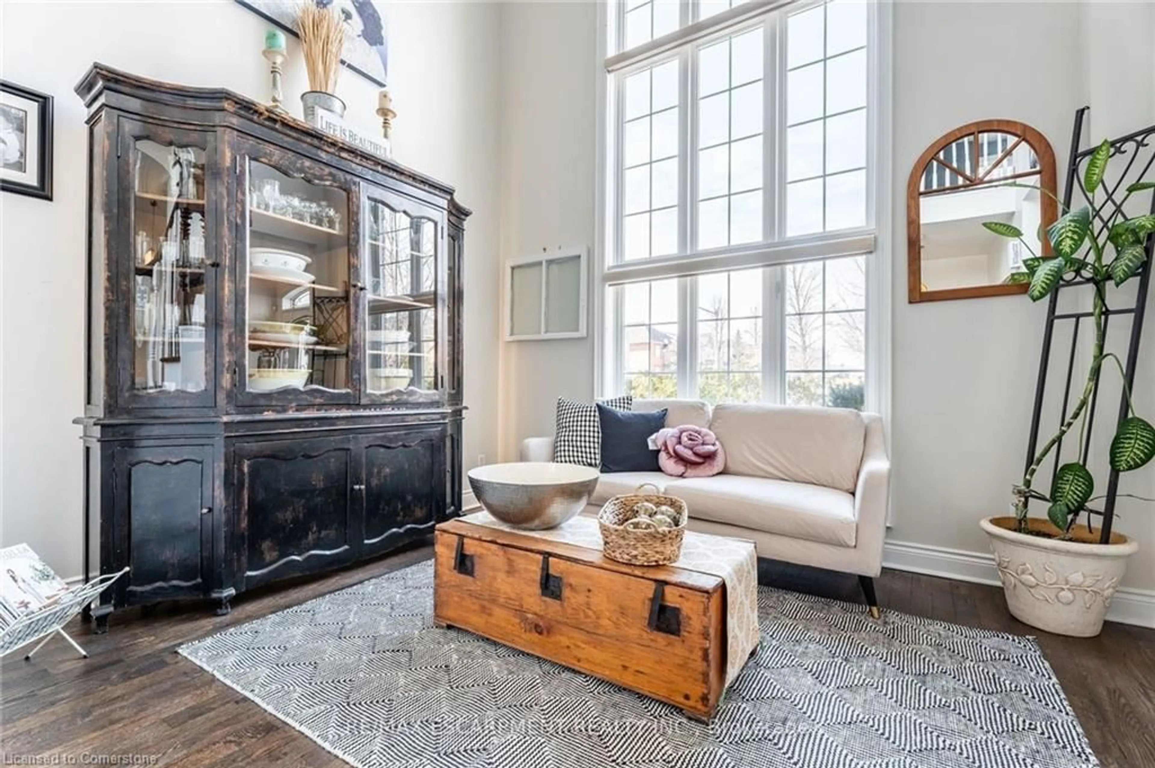 Living room with furniture, unknown for 154 Westchester Rd, Oakville Ontario L6H 6H9