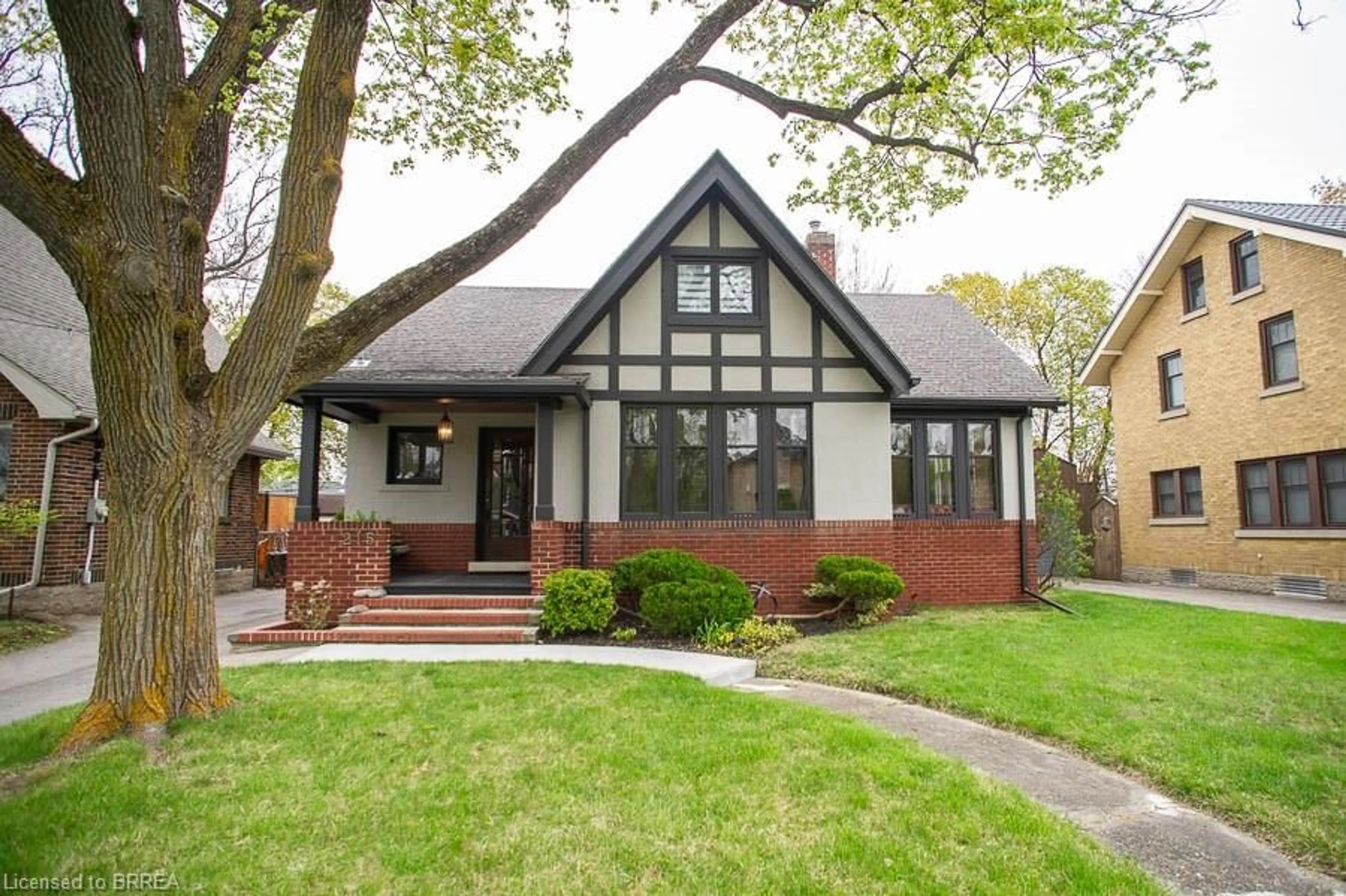 Home with brick exterior material, street for 215 Grand River St, Paris Ontario N3L 2N4