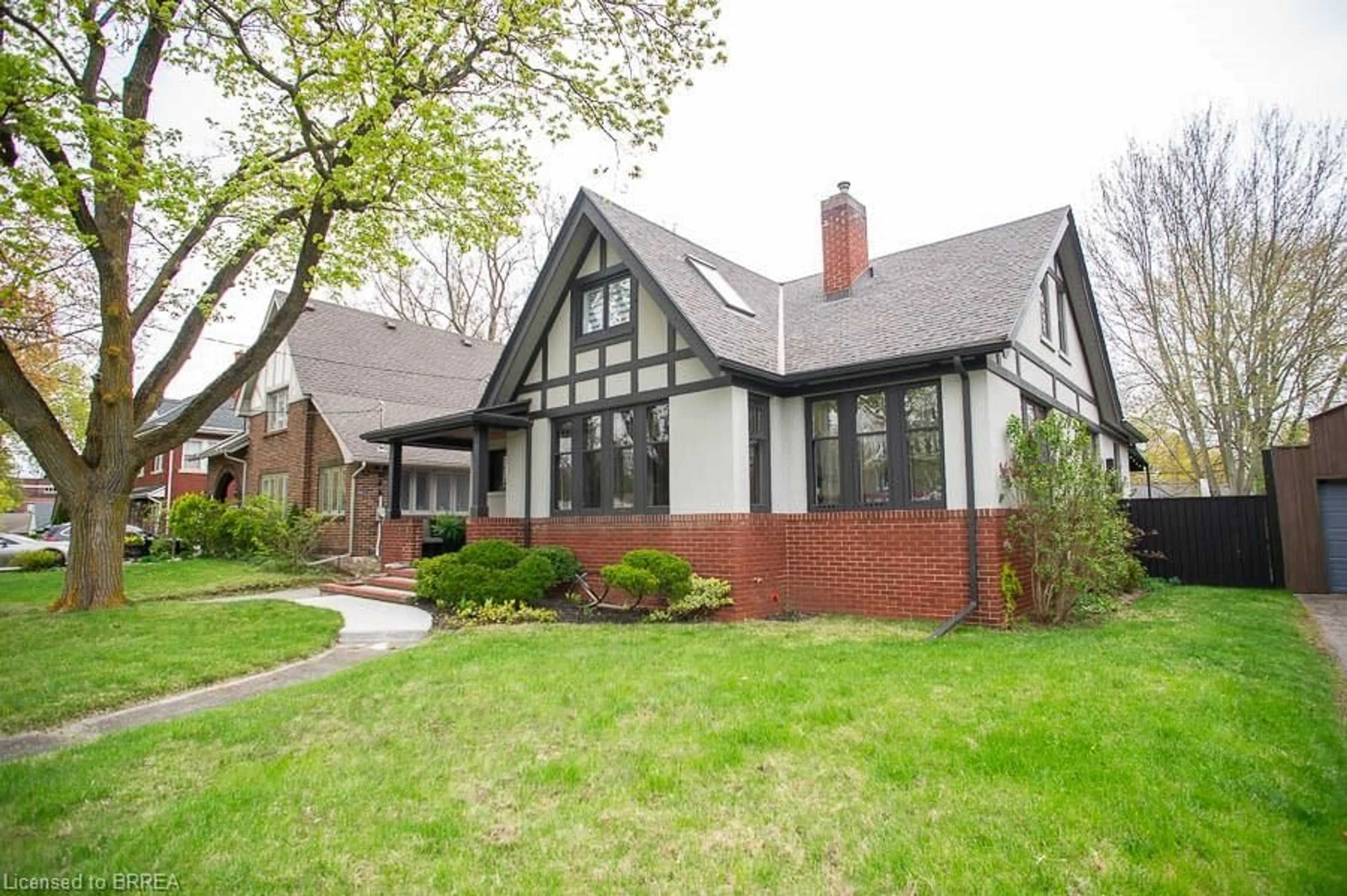 Home with brick exterior material, street for 215 Grand River St, Paris Ontario N3L 2N4