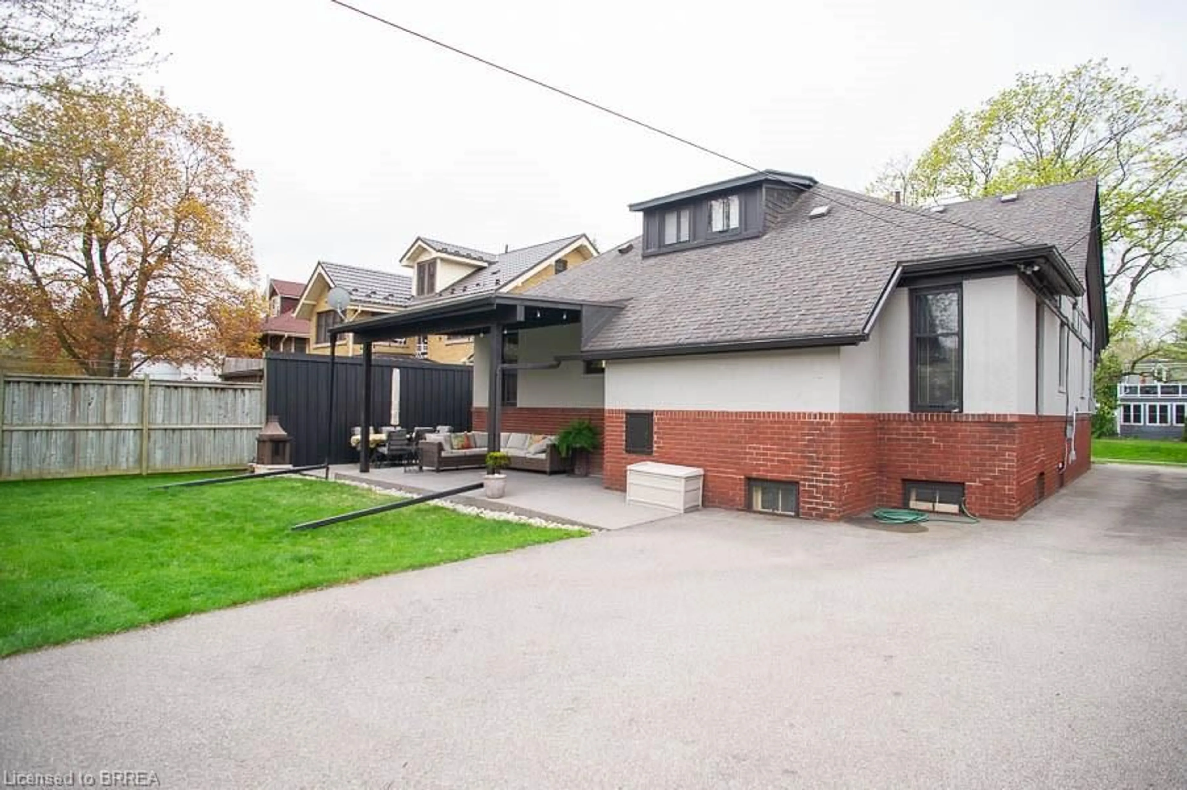 Home with brick exterior material, street for 215 Grand River St, Paris Ontario N3L 2N4