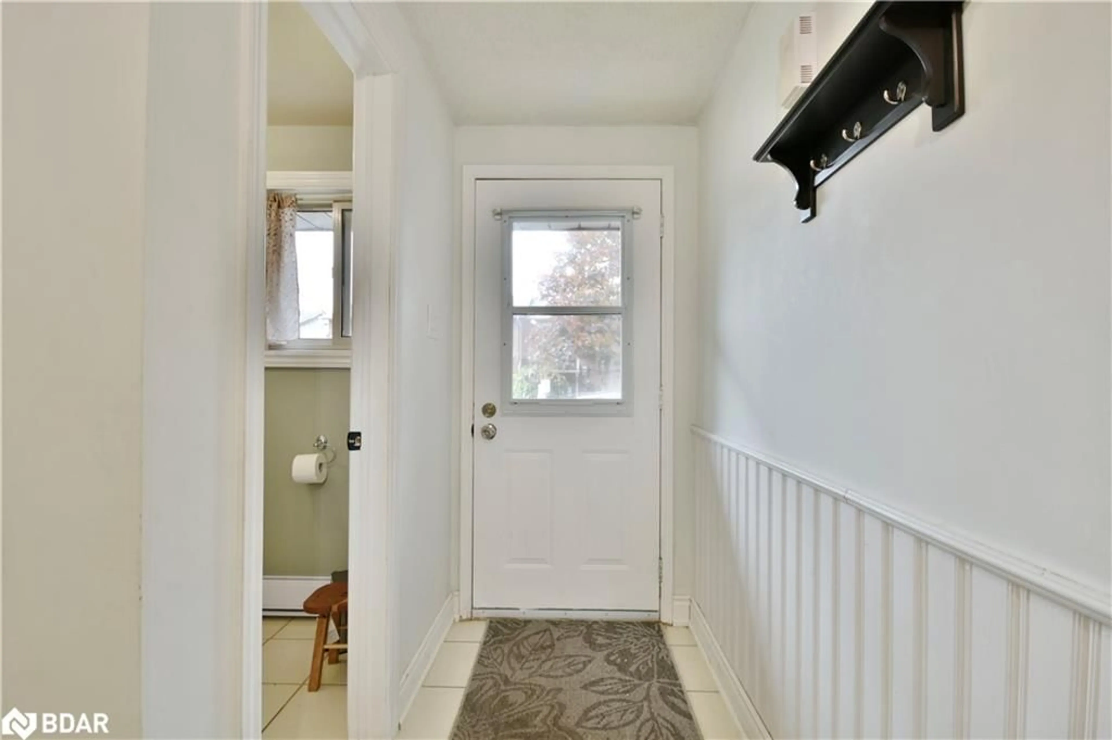 Indoor entryway for 11 Pheasant Trail, Barrie Ontario L4N 6W4
