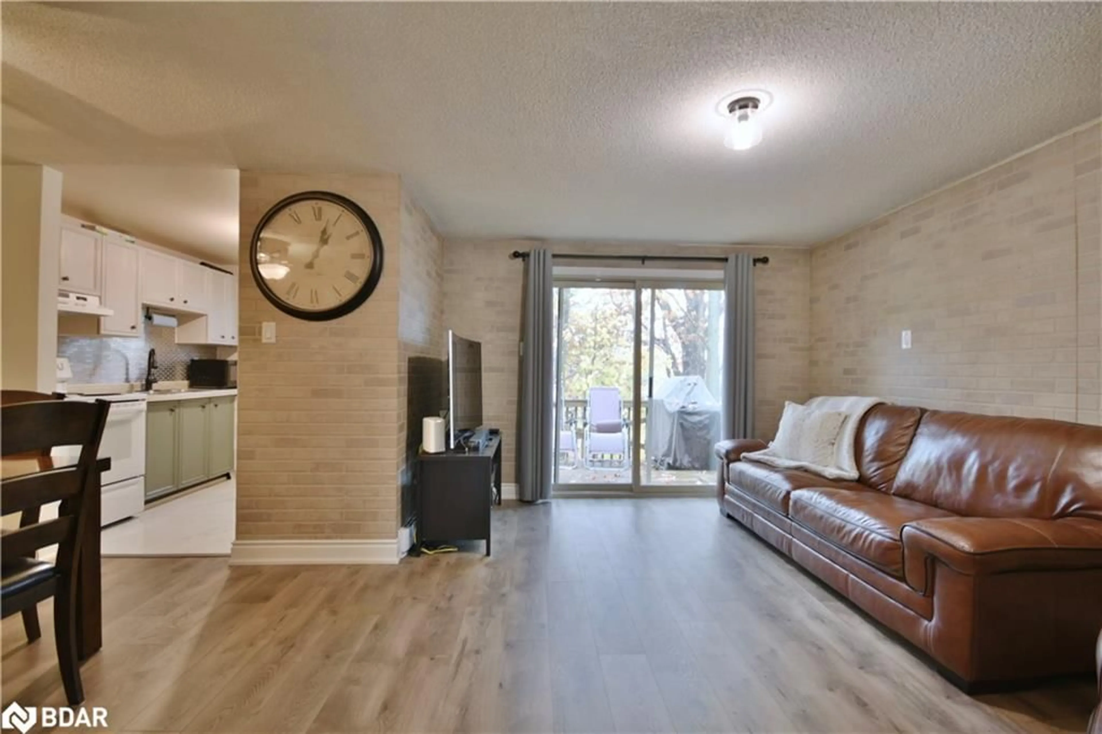 Living room with furniture, wood/laminate floor for 11 Pheasant Trail, Barrie Ontario L4N 6W4