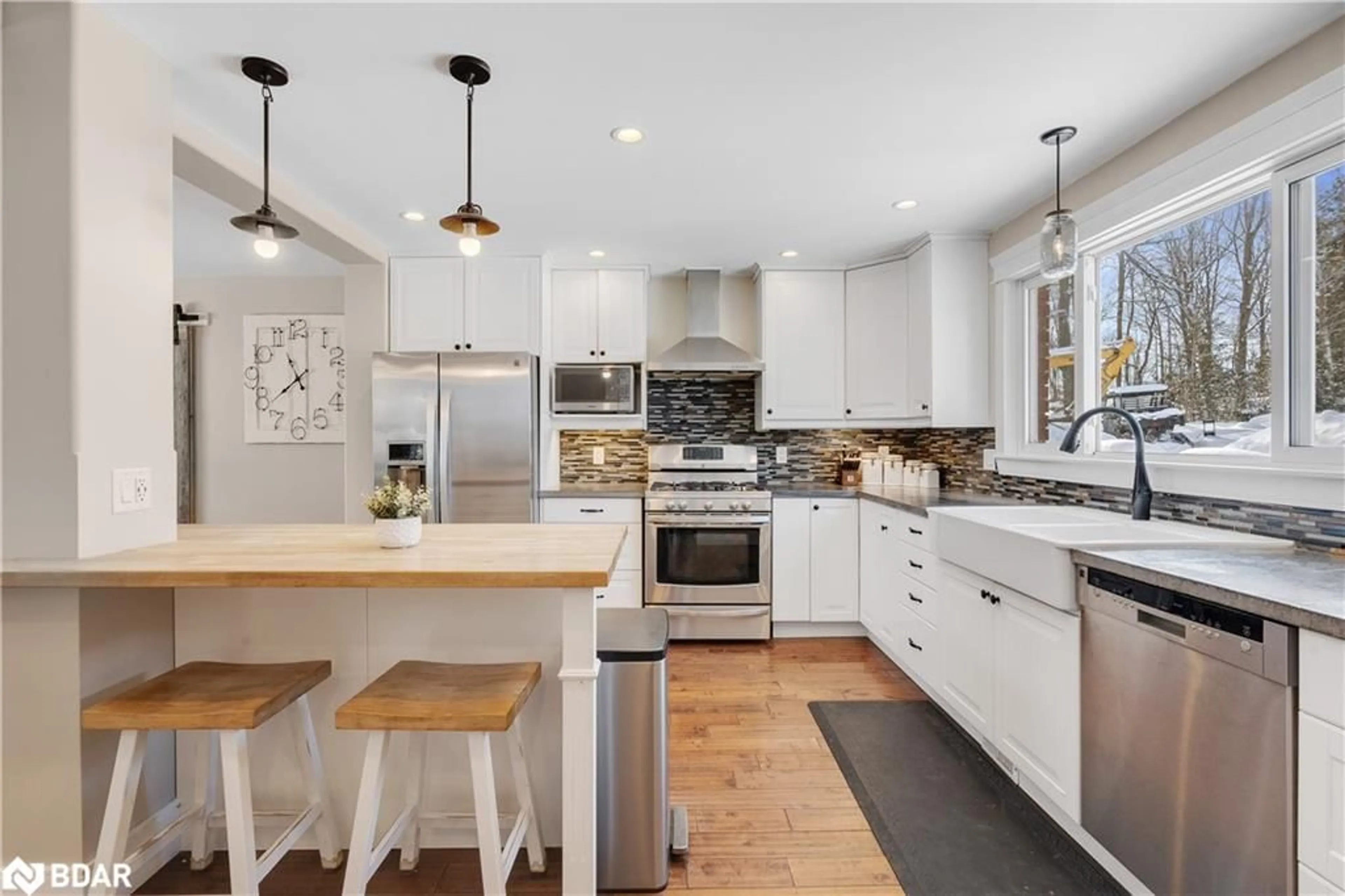 Contemporary kitchen, unknown for 1384 15/16 Side Rd, Oro-Medonte Ontario L0L 1T0