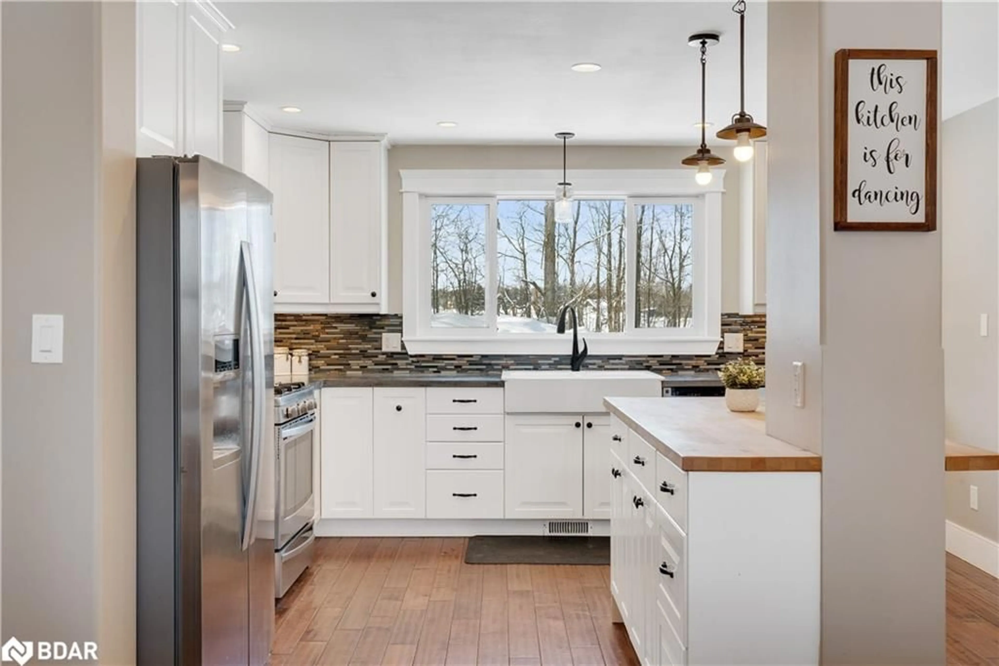 Open concept kitchen, unknown for 1384 15/16 Side Rd, Oro-Medonte Ontario L0L 1T0