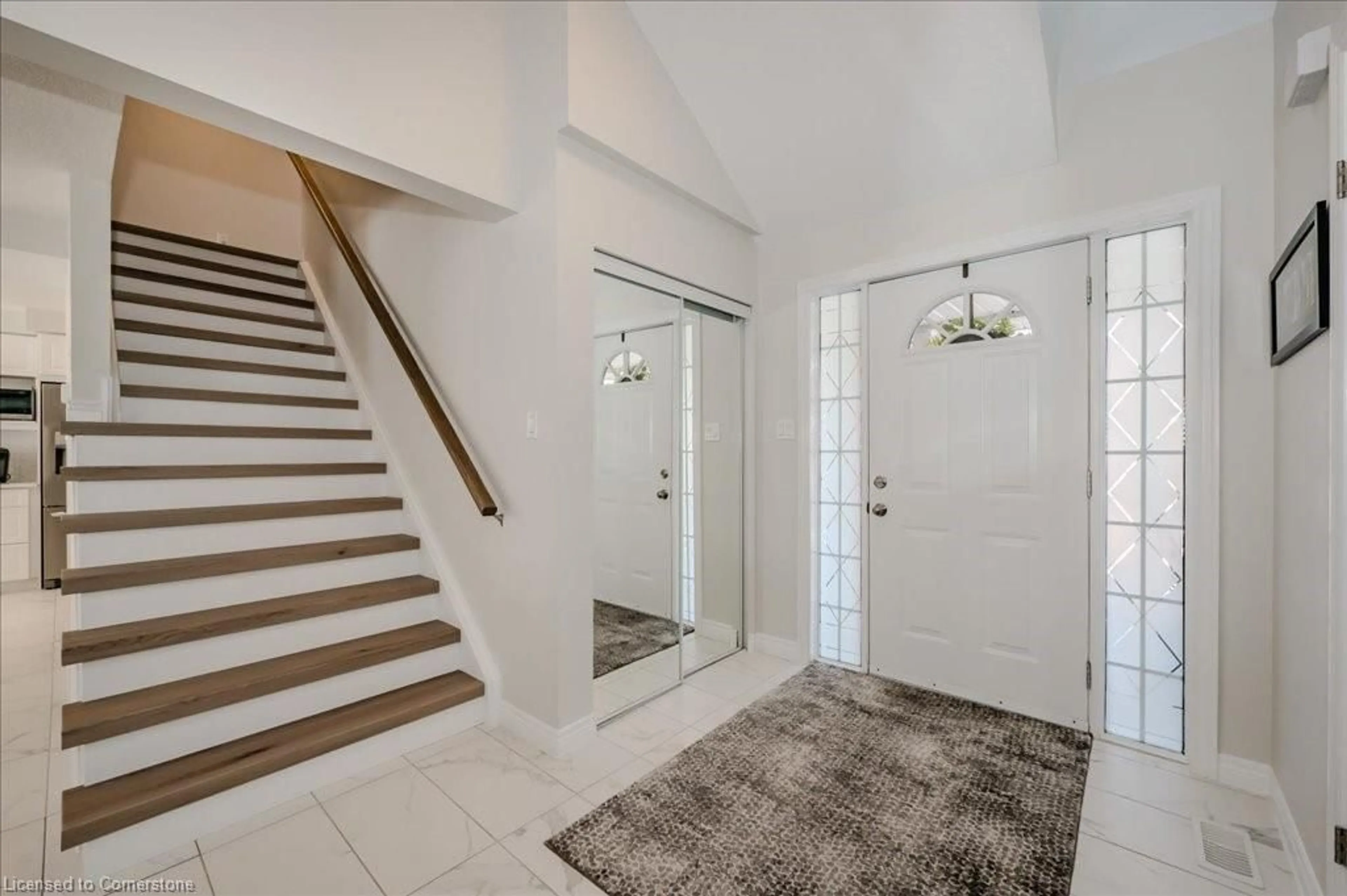 Indoor entryway for 220 Doon South Dr, Kitchener Ontario N2P 2L8