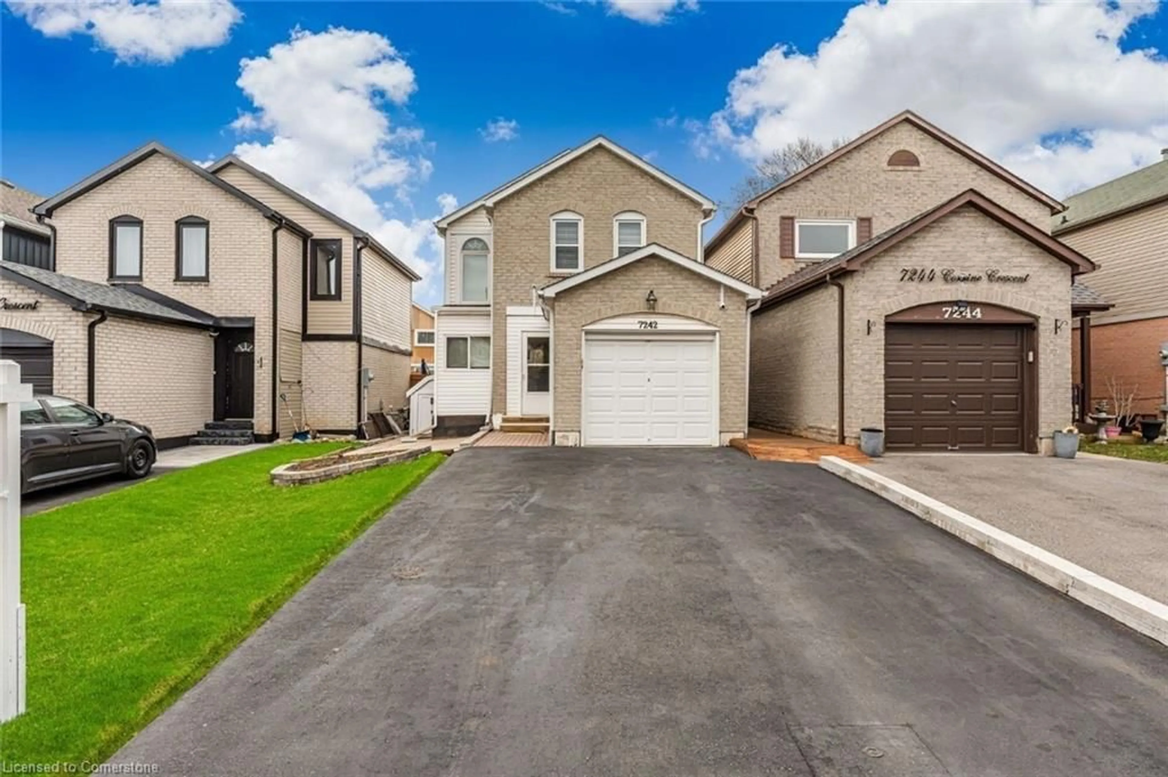 Home with vinyl exterior material, street for 7242 Corrine Cres, Mississauga Ontario L5N 5B8