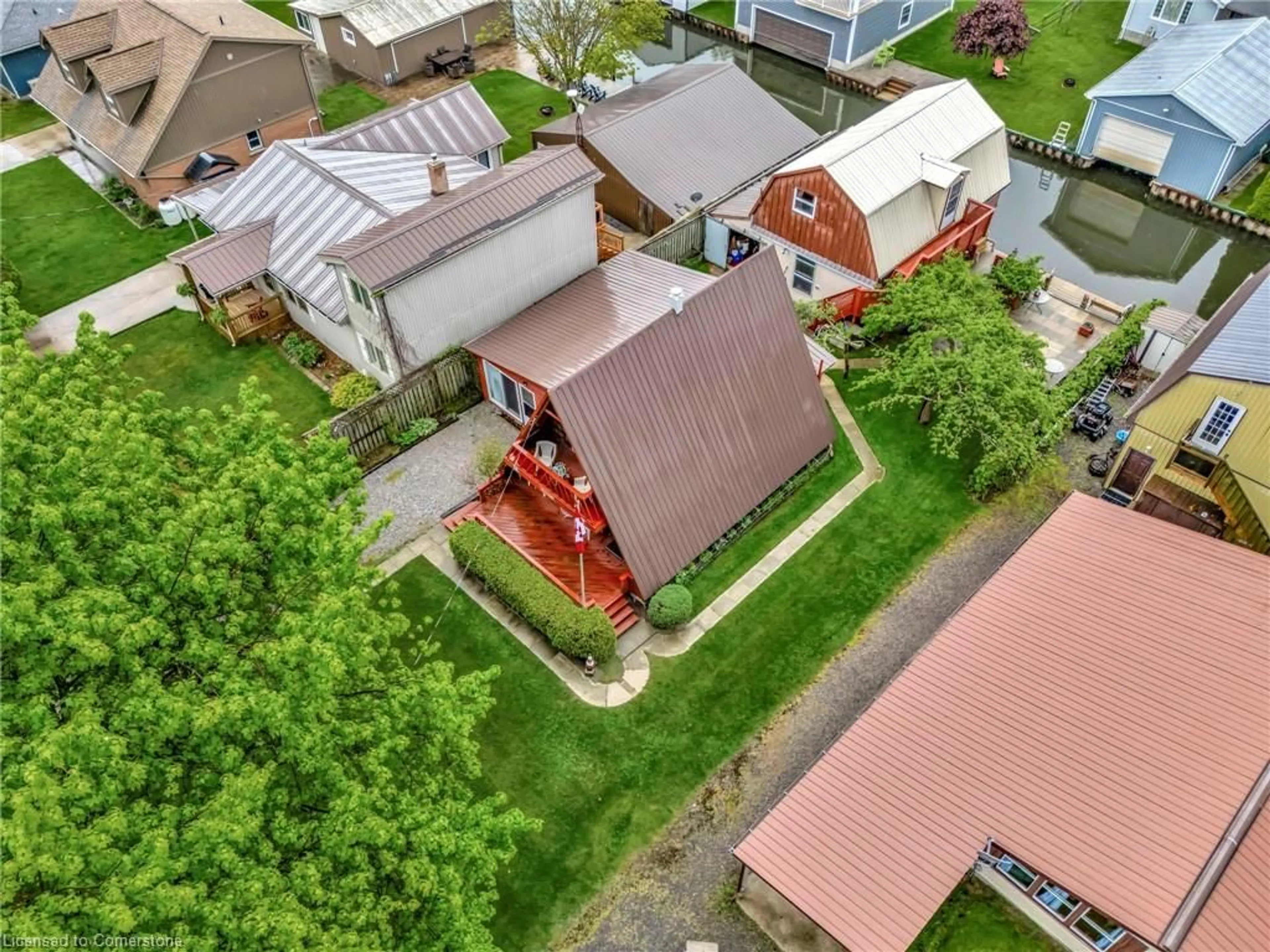 A pic from outside/outdoor area/front of a property/back of a property/a pic from drone, street for 20 Willow Ave, Walsingham Ontario N0E 1M0