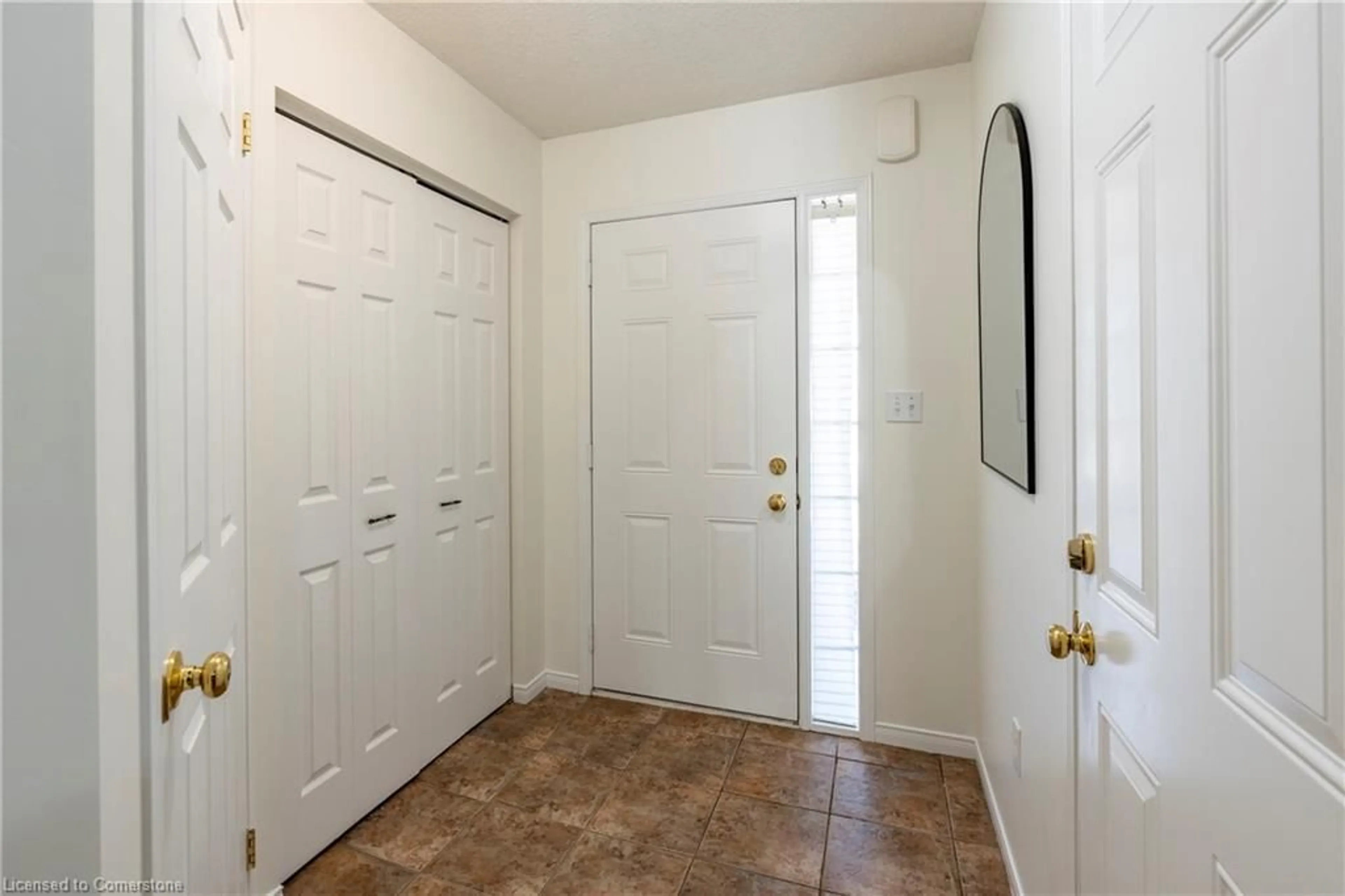 Indoor entryway for 30 Fallowfield Dr, Kitchener Ontario N2C 0A8