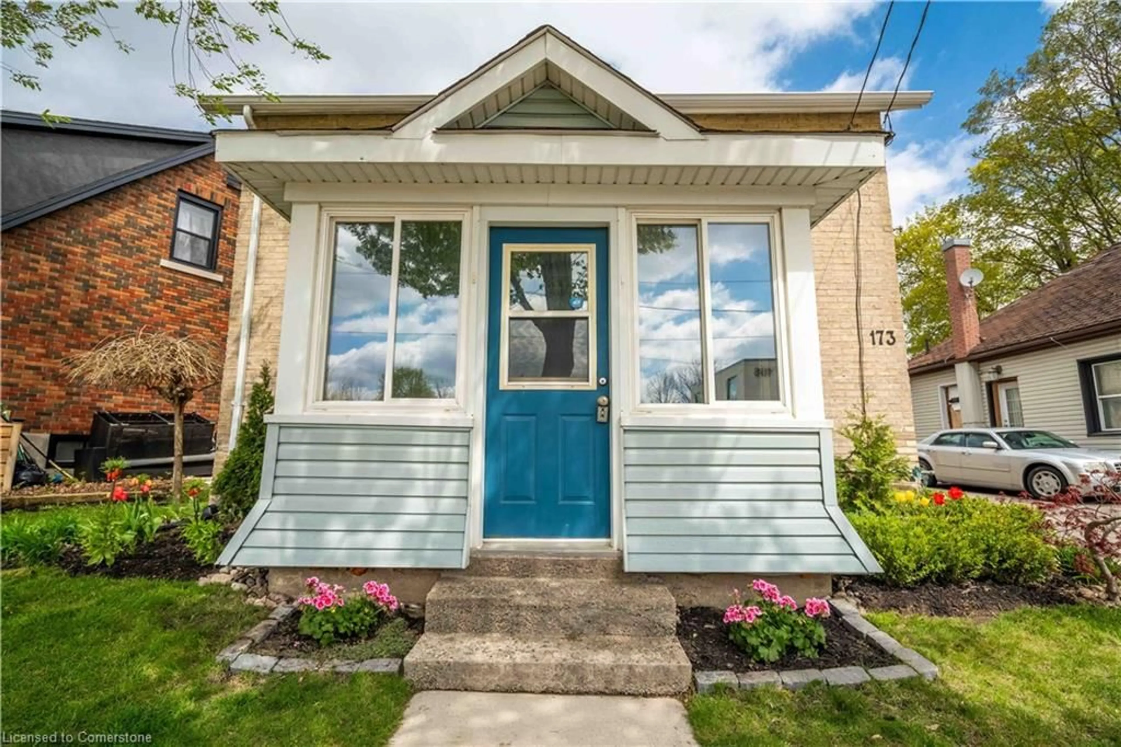 Home with vinyl exterior material, street for 173 Grand River Ave, Brantford Ontario N3T 4X7