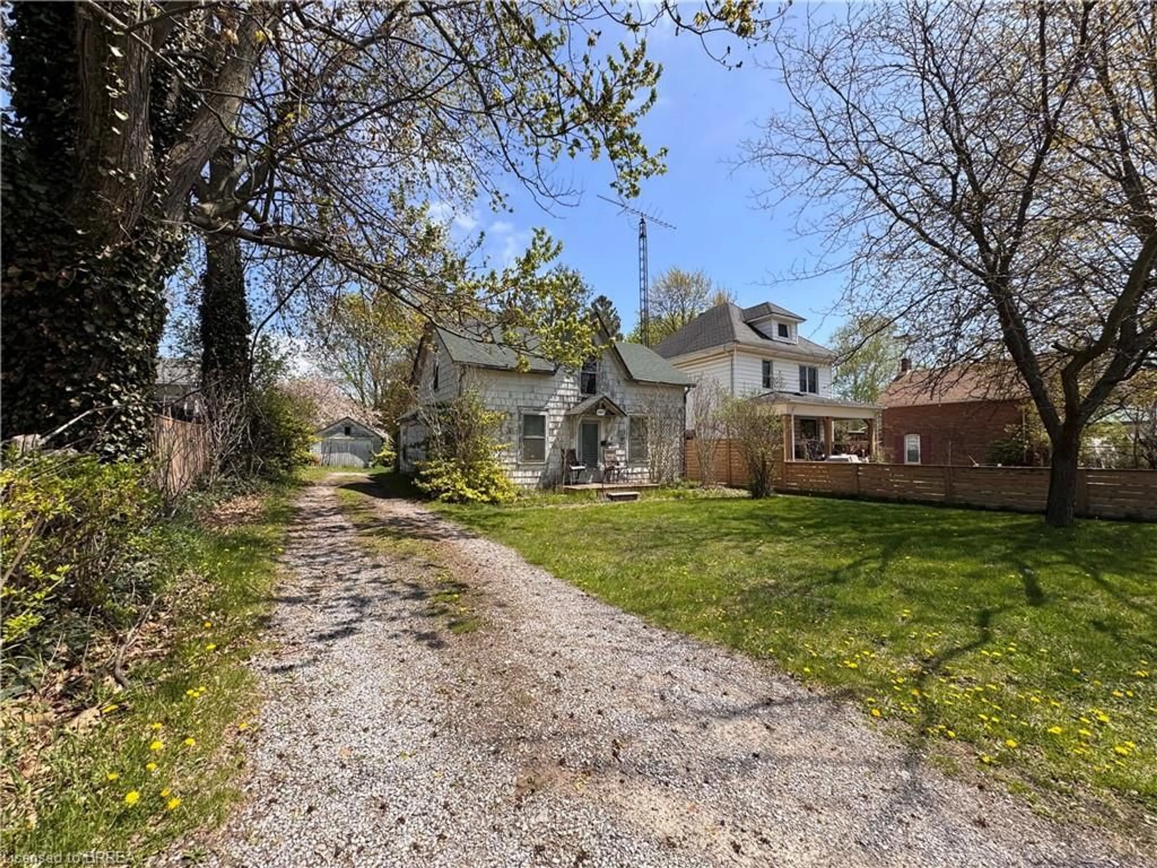 A pic from outside/outdoor area/front of a property/back of a property/a pic from drone, street for 221 Norfolk St, Simcoe Ontario N3Y 3N9