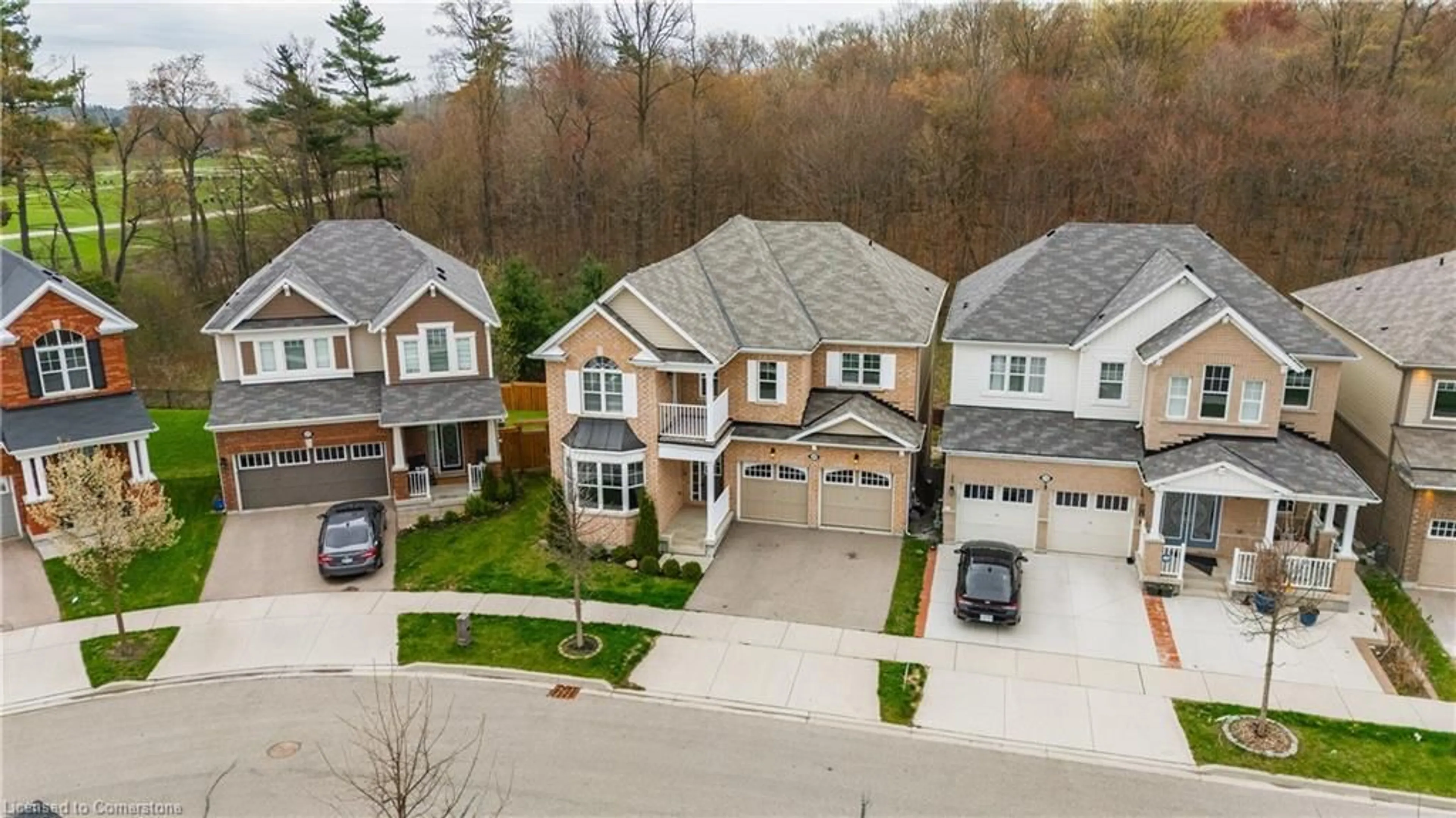A pic from outside/outdoor area/front of a property/back of a property/a pic from drone, street for 260 Shady Glen Cres, Kitchener Ontario N2R 0J8