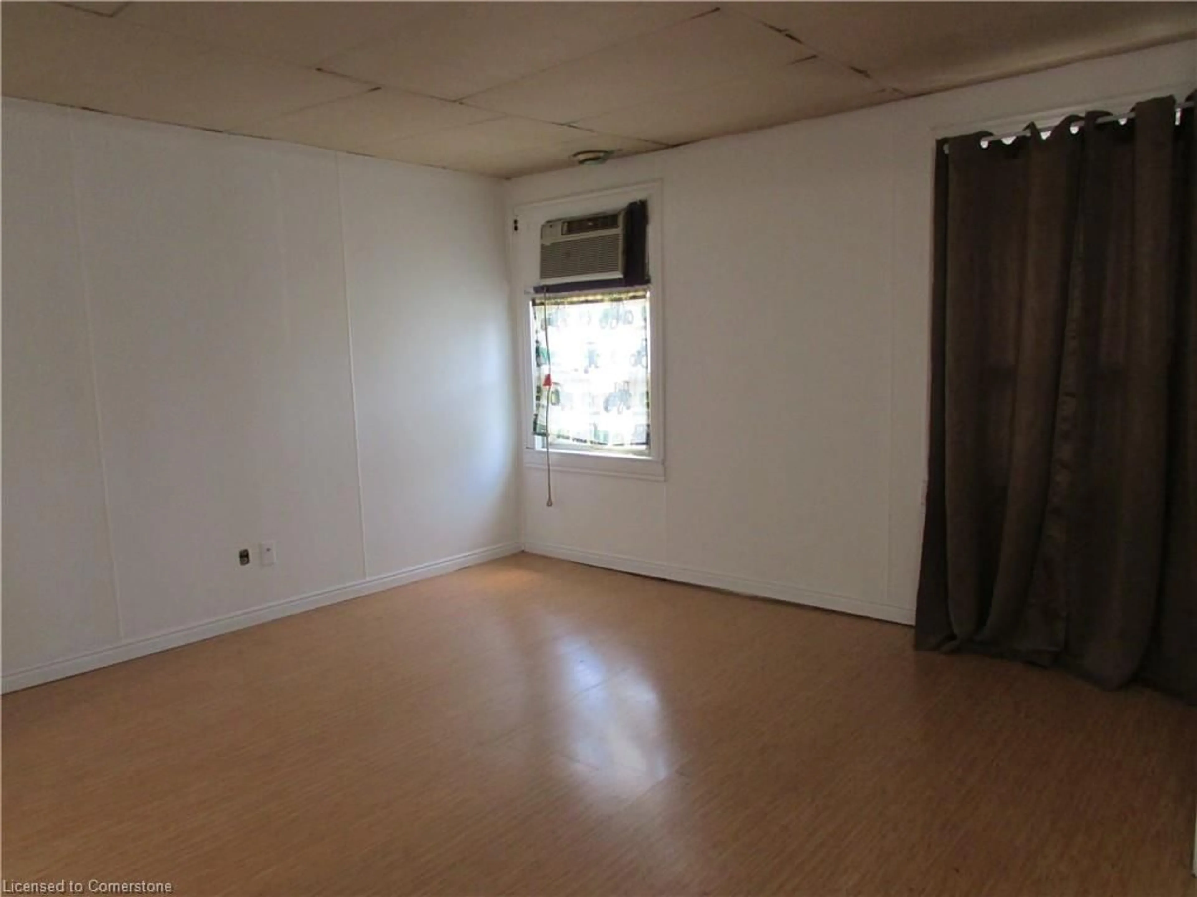 A pic of a room for 35 Stapleton Ave, Hamilton Ontario L8H 3N4