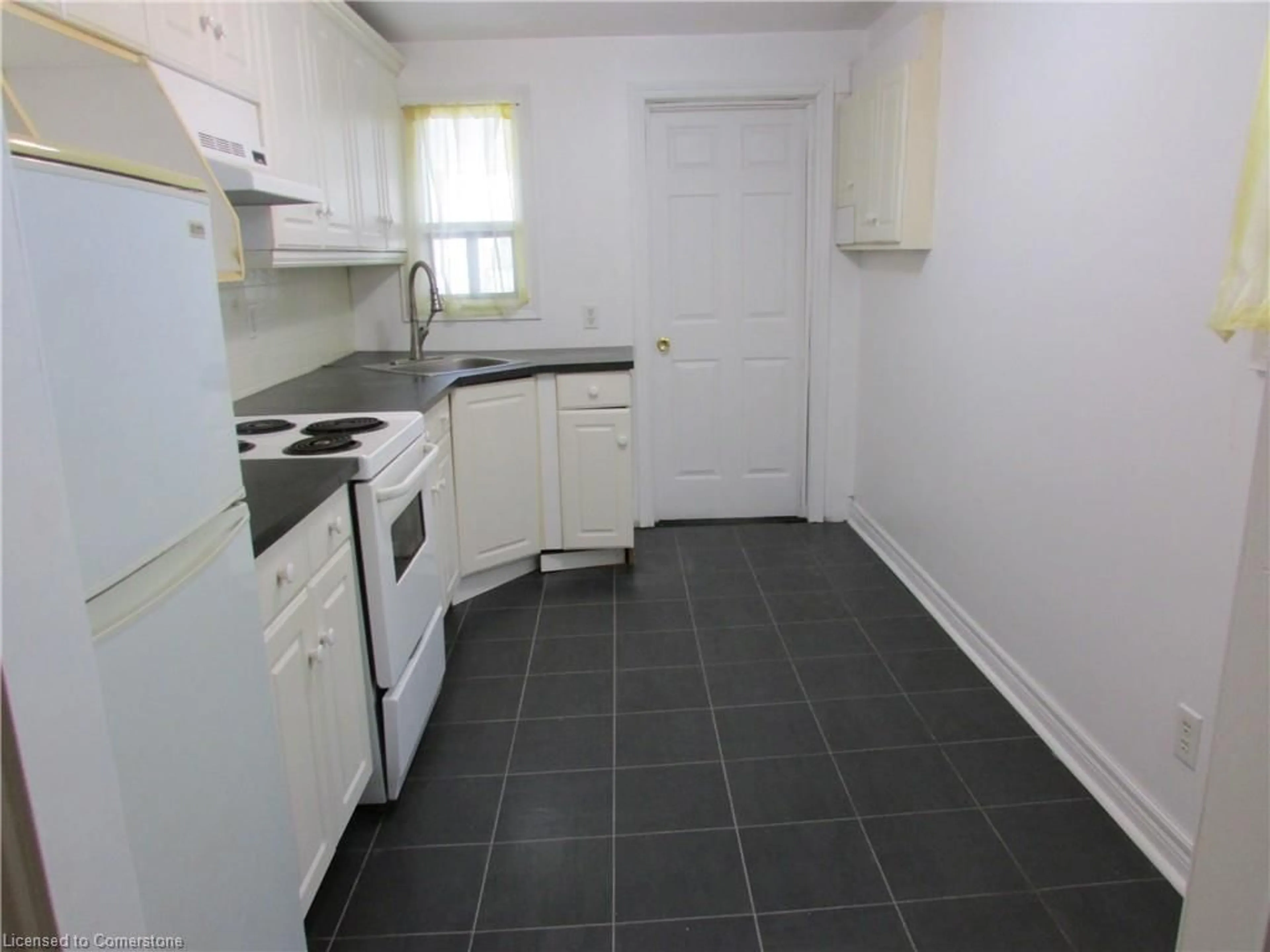 Standard kitchen, unknown for 35 Stapleton Ave, Hamilton Ontario L8H 3N4