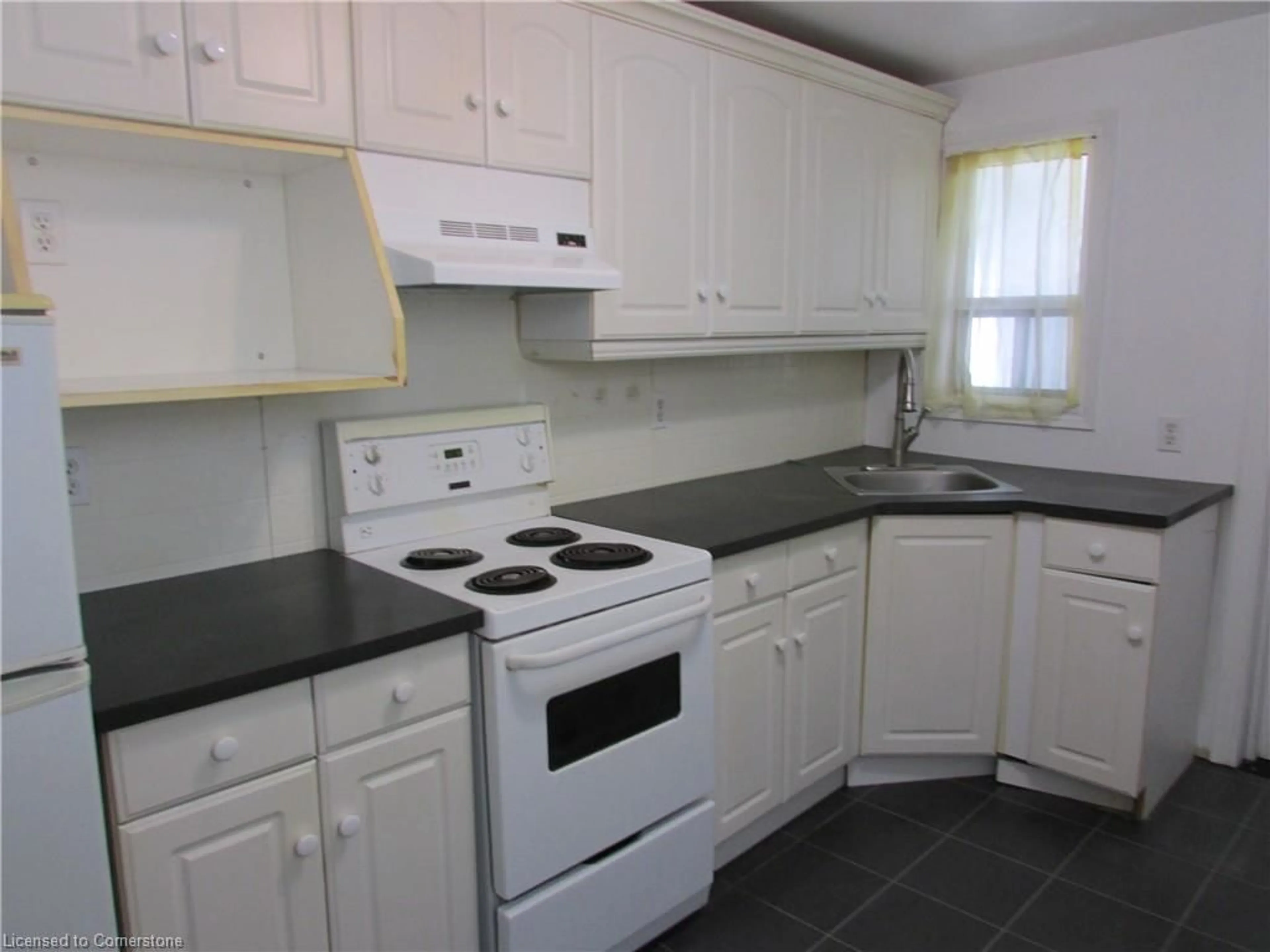 Standard kitchen, unknown for 35 Stapleton Ave, Hamilton Ontario L8H 3N4