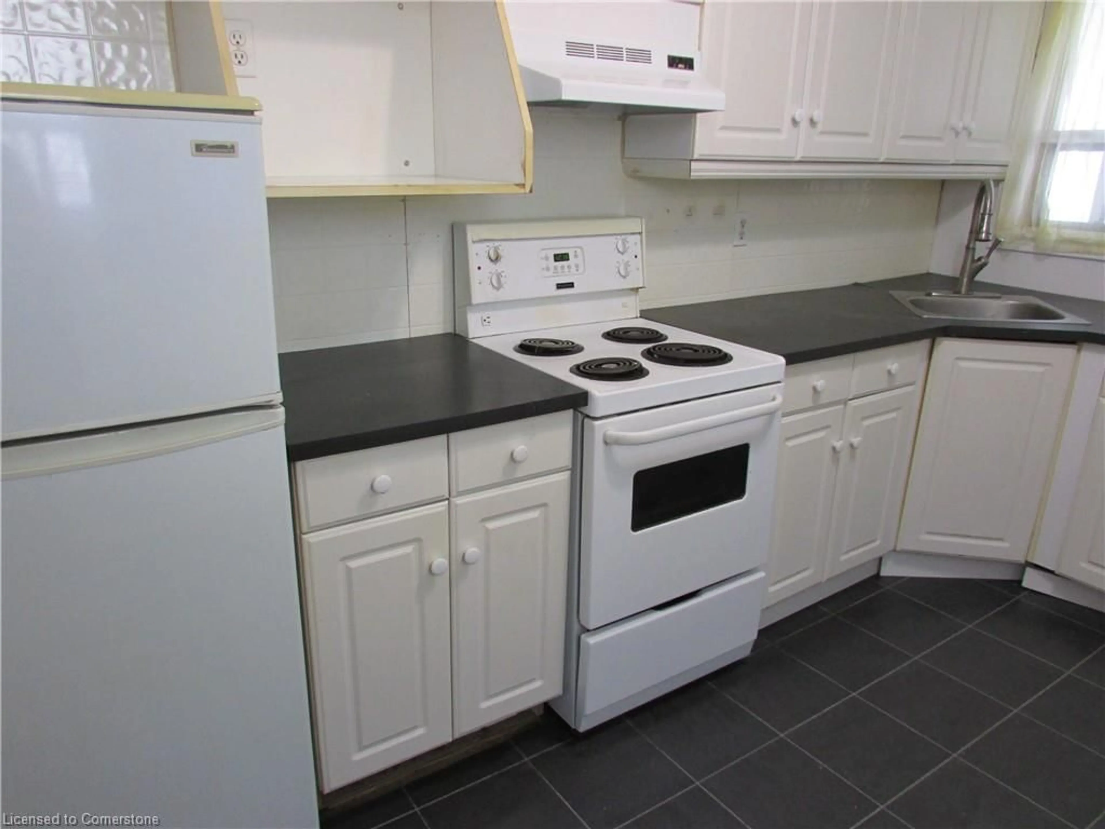 Standard kitchen, unknown for 35 Stapleton Ave, Hamilton Ontario L8H 3N4