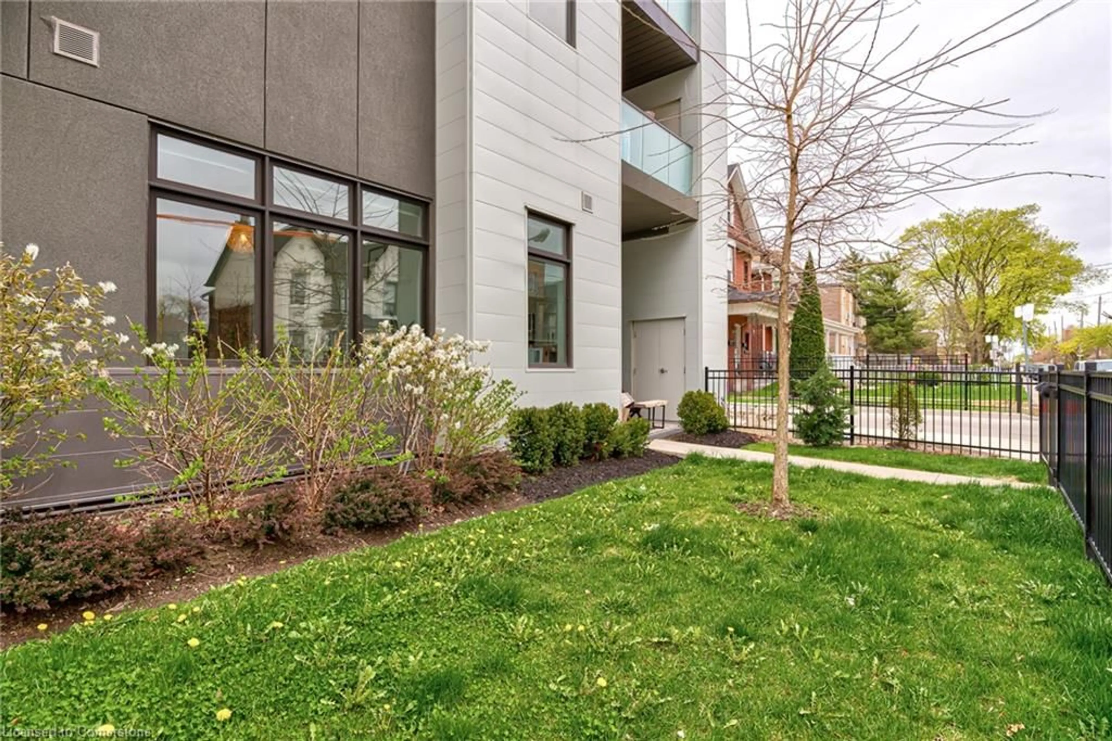Patio, street for 385 Osler Street St #1, Toronto Ontario M6N 0B2