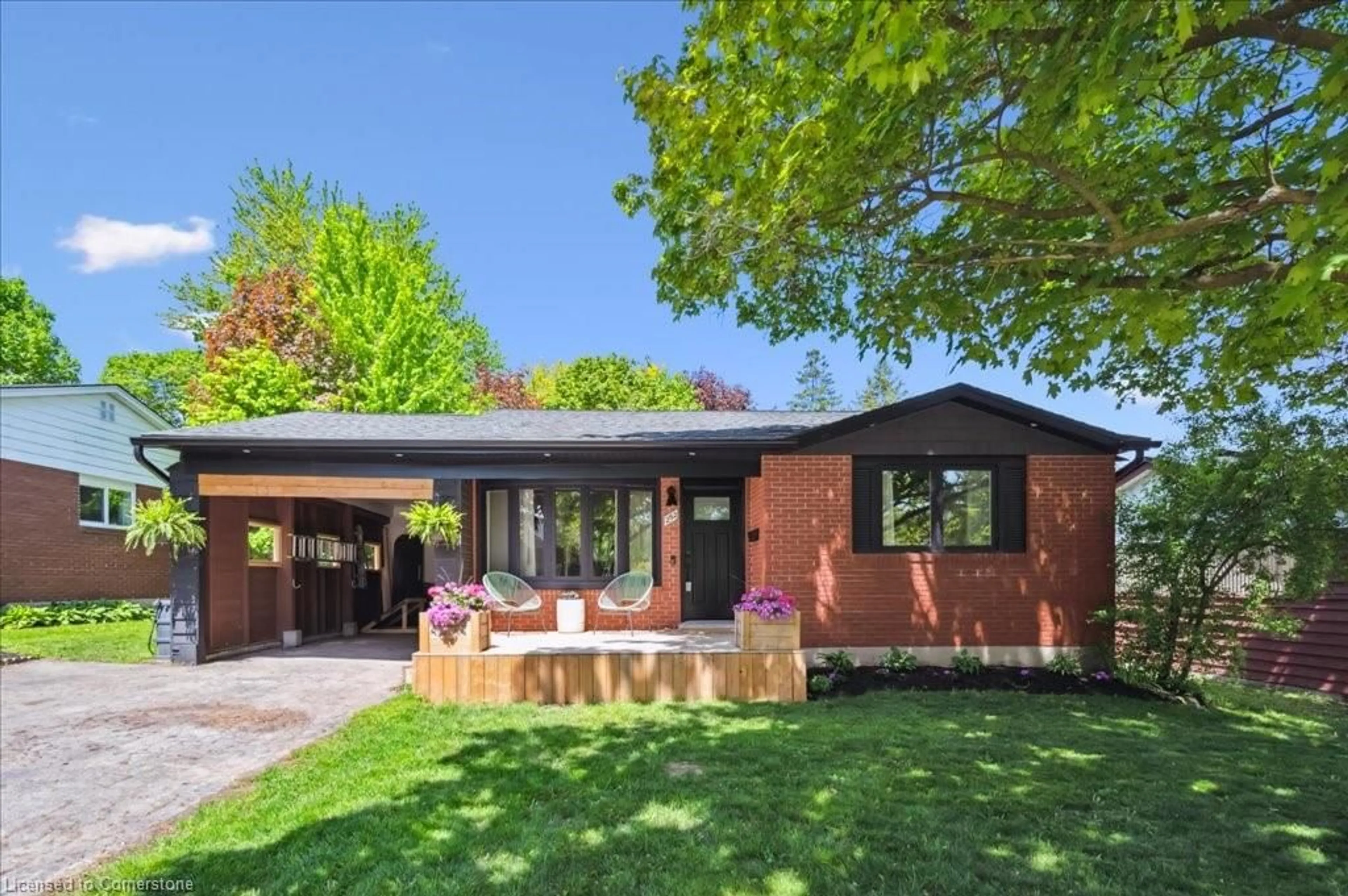 Home with brick exterior material, street for 252 Thorncrest Dr, Waterloo Ontario N2L 4L1