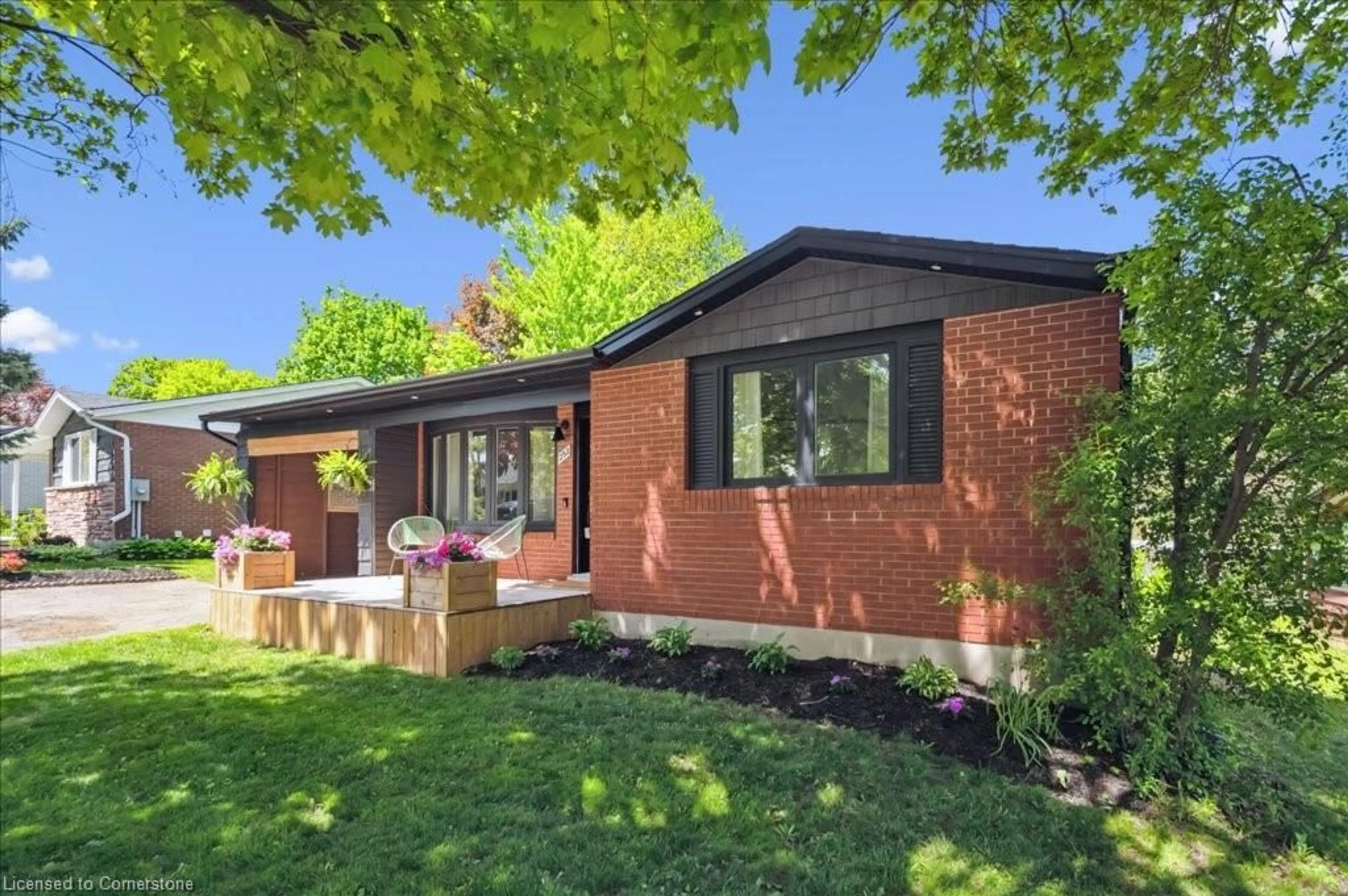 Home with brick exterior material, street for 252 Thorncrest Dr, Waterloo Ontario N2L 4L1