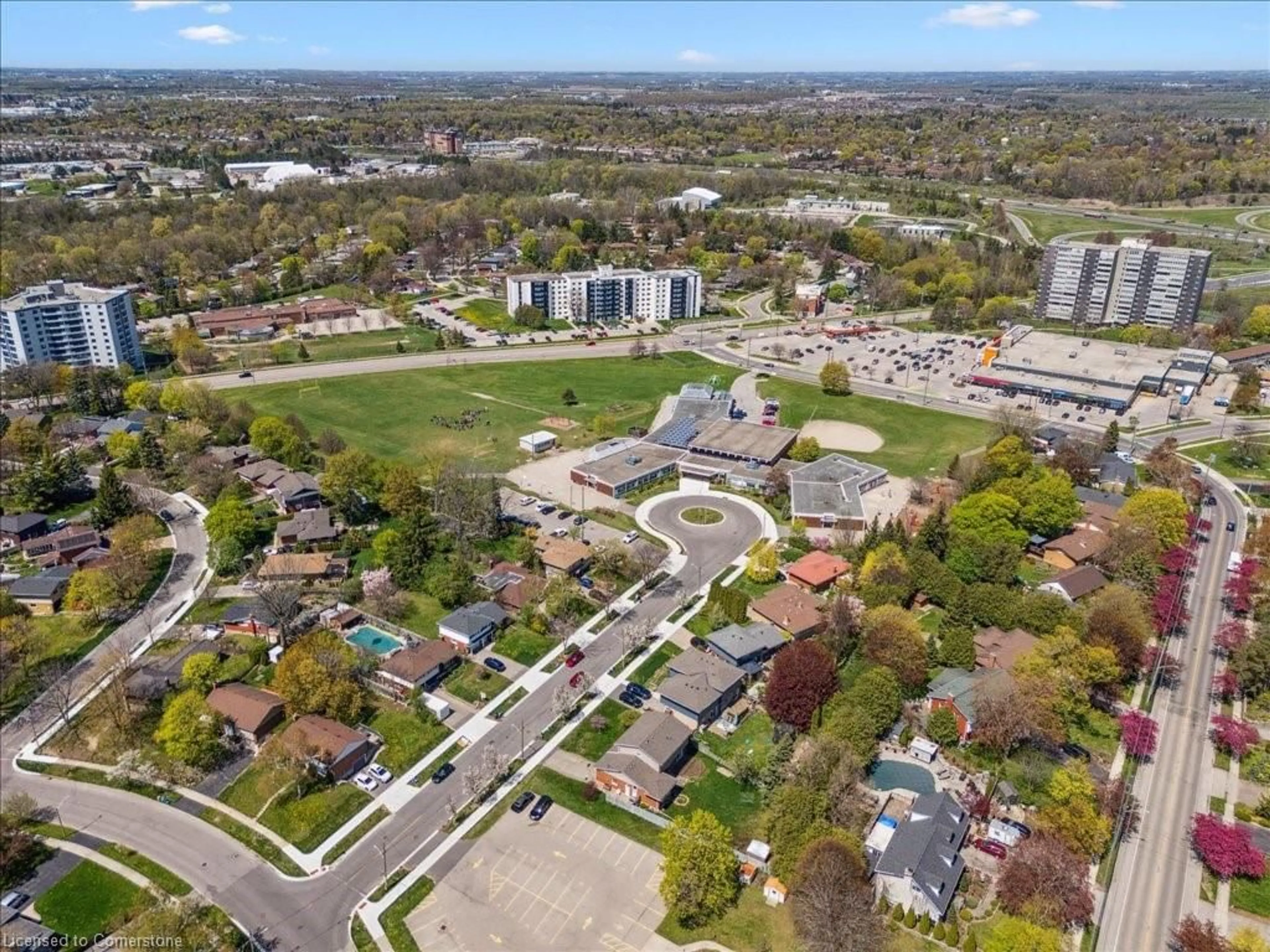 A pic from outside/outdoor area/front of a property/back of a property/a pic from drone, street for 254 Quickfall Dr, Waterloo Ontario N2J 3S9