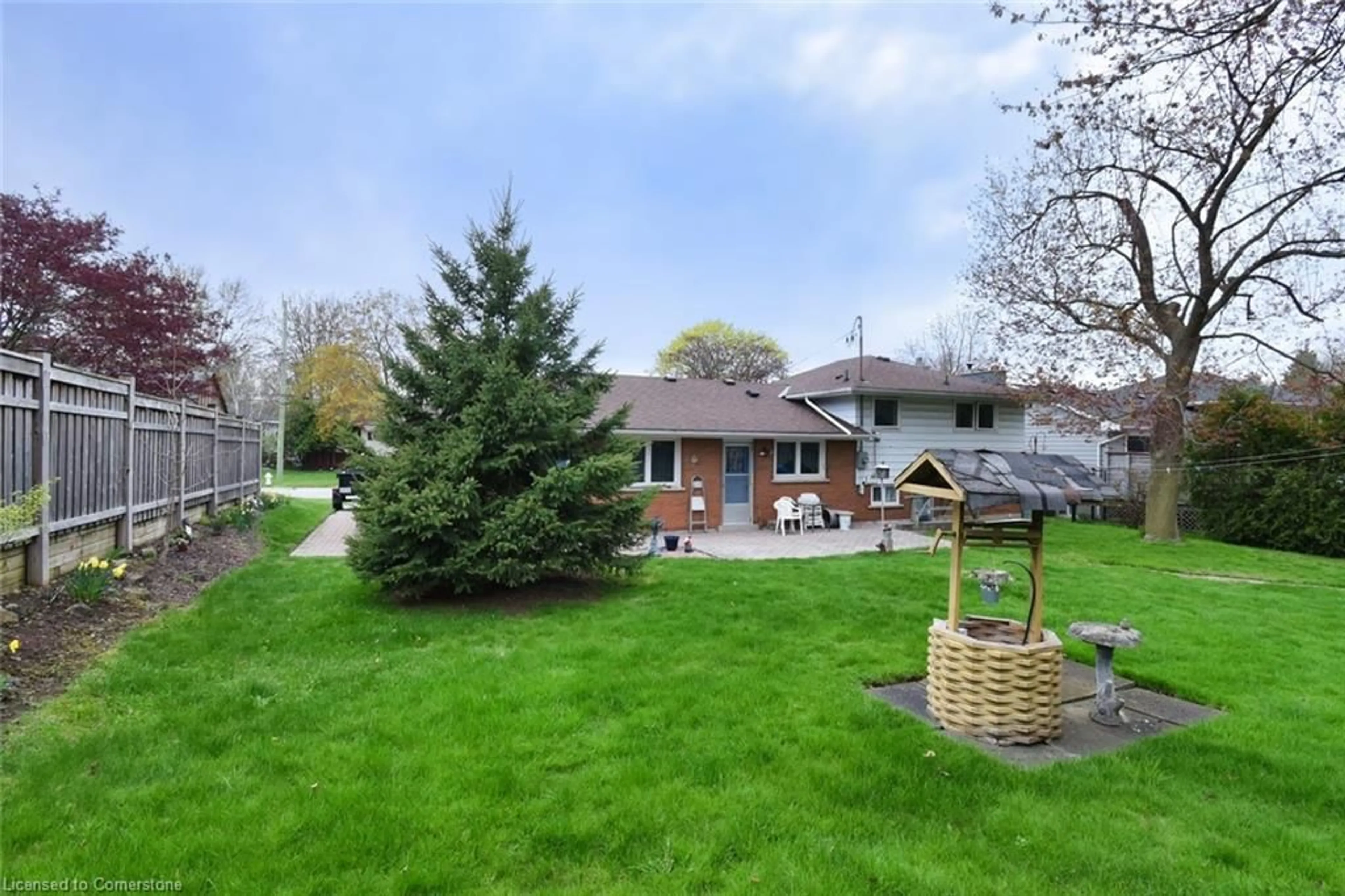 A pic from outside/outdoor area/front of a property/back of a property/a pic from drone, unknown for 70 Mayfair Ave, Dundas Ontario L9H 3L3