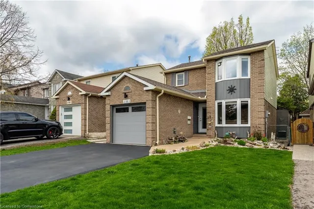 Additional property image - 2385 Cotswold Cres