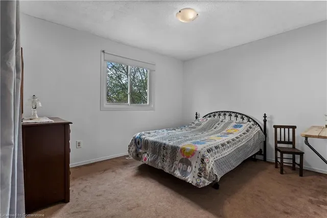Additional property image - 2385 Cotswold Cres