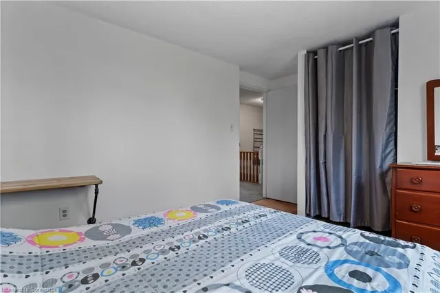 Additional property image - 2385 Cotswold Cres
