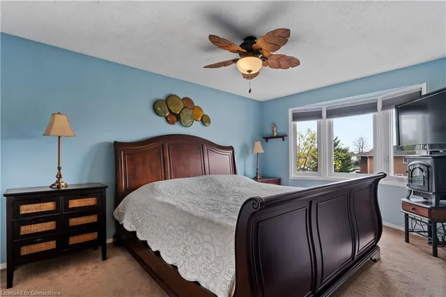 Additional property image - 2385 Cotswold Cres