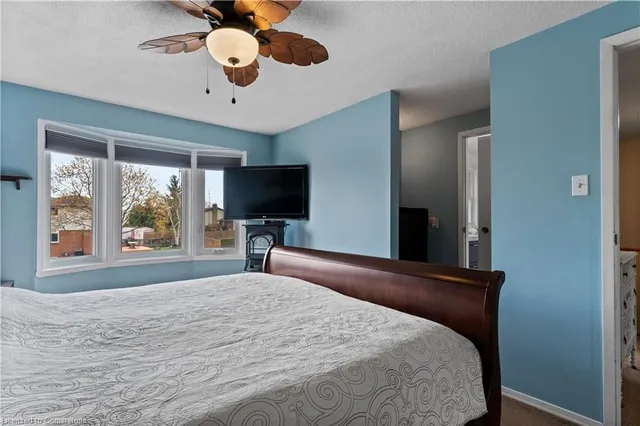 Additional property image - 2385 Cotswold Cres