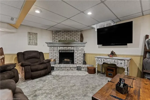 Additional property image - 2385 Cotswold Cres