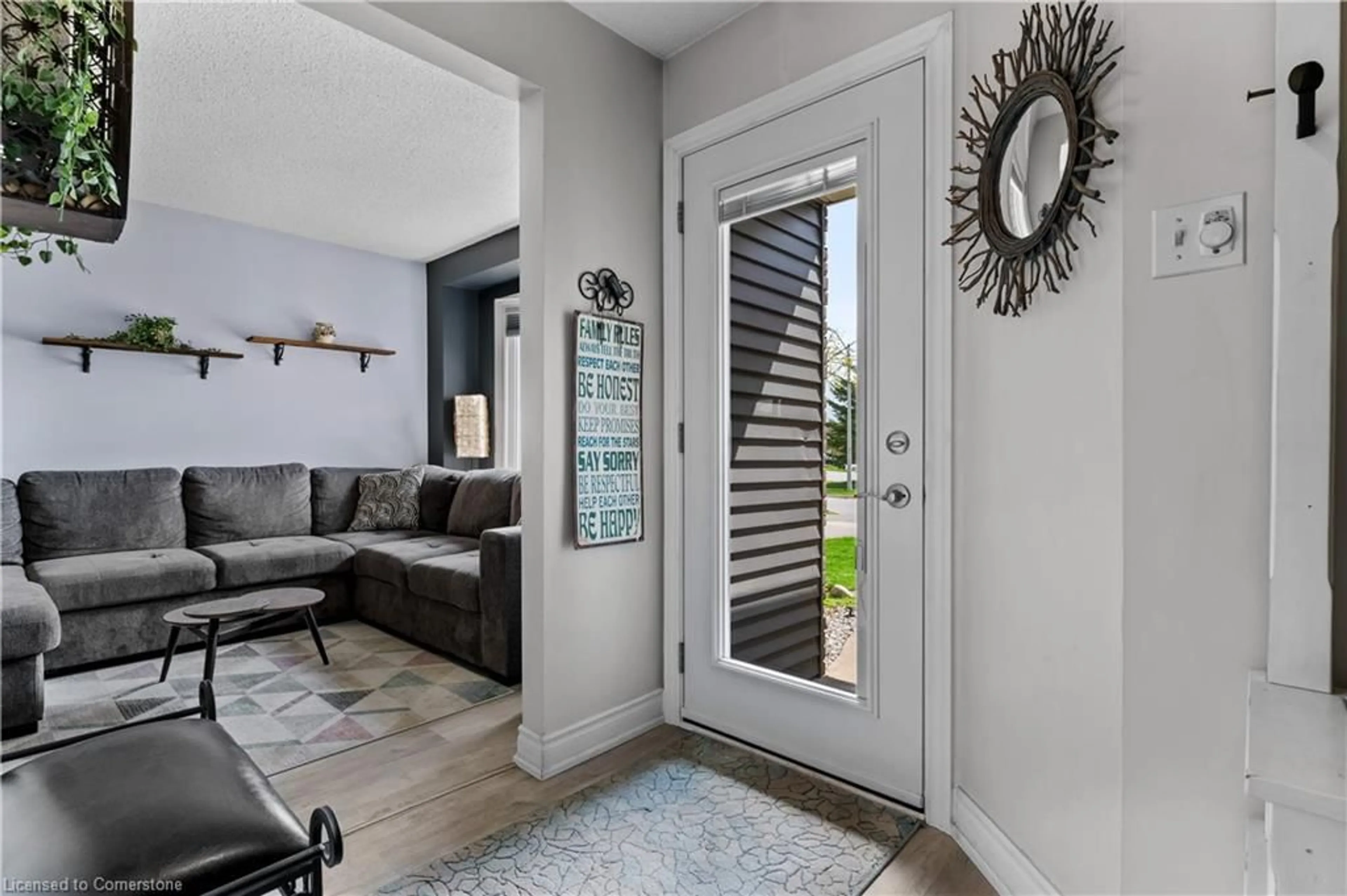Indoor entryway for 2385 Cotswold Cres, Burlington Ontario L7P 4M3