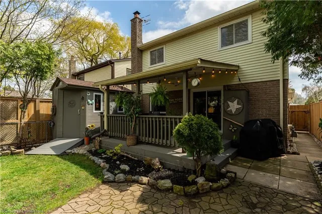 Additional property image - 2385 Cotswold Cres