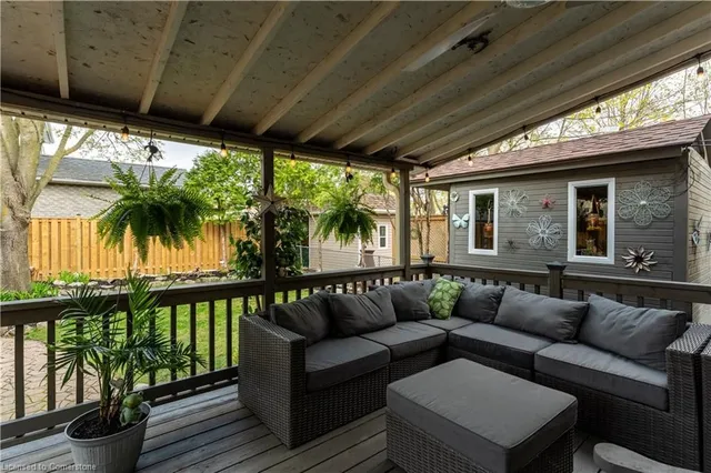 Additional property image - 2385 Cotswold Cres