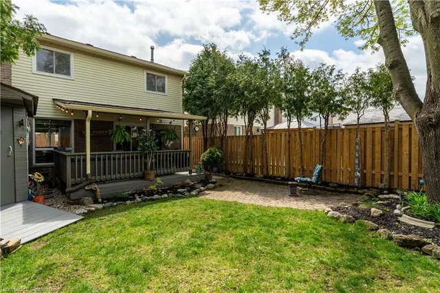Additional property image - 2385 Cotswold Cres