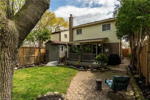 Additional property image - 2385 Cotswold Cres