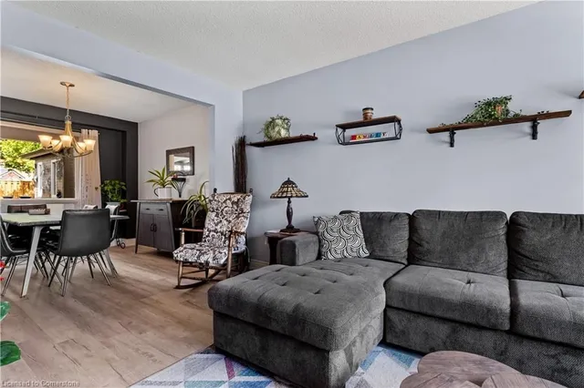 Additional property image - 2385 Cotswold Cres