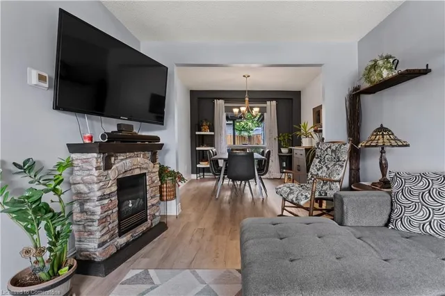 Additional property image - 2385 Cotswold Cres