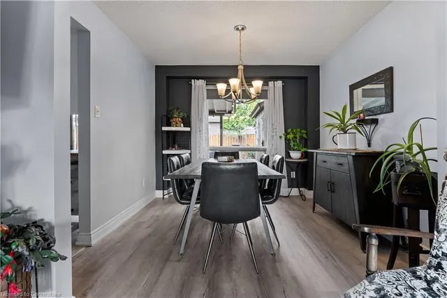 Additional property image - 2385 Cotswold Cres