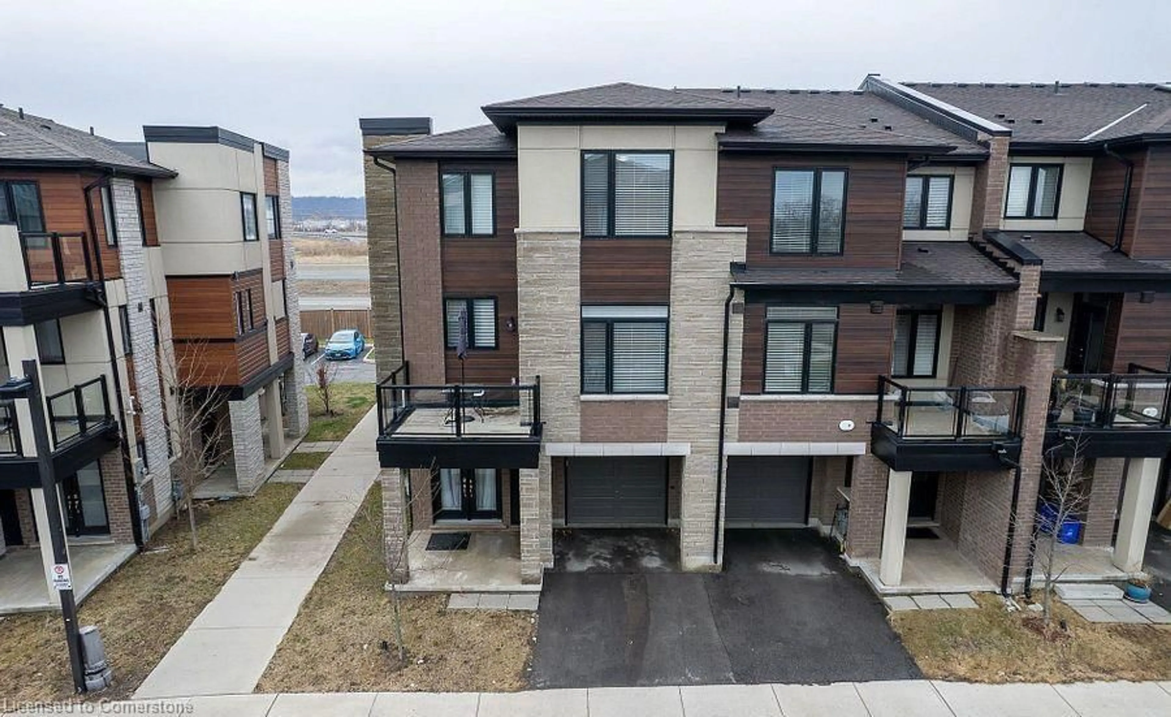 A pic from outside/outdoor area/front of a property/back of a property/a pic from drone, street for 590 N Service Rd #98, Stoney Creek Ontario L8E 0K5