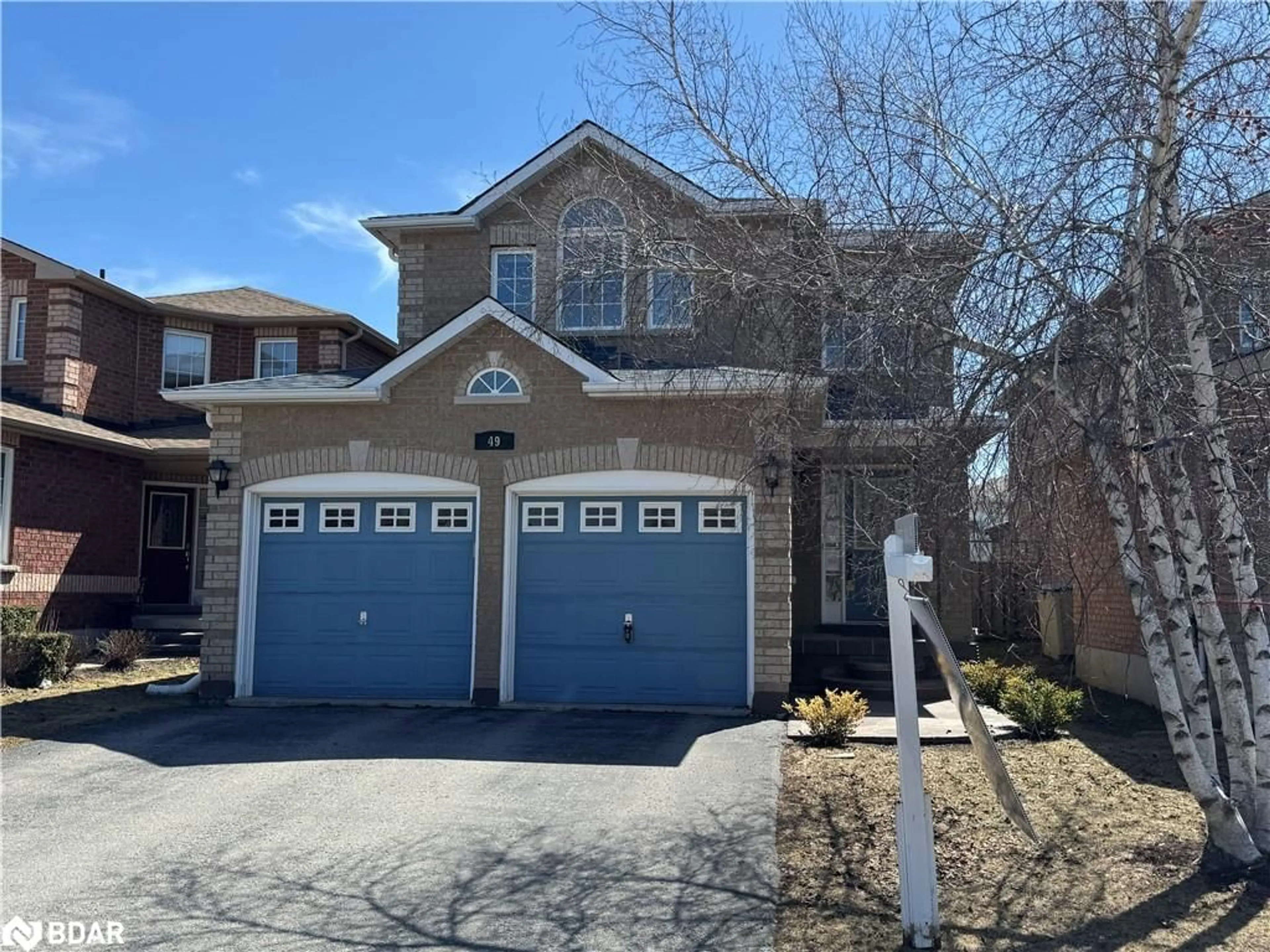 A pic from outside/outdoor area/front of a property/back of a property/a pic from drone, street for 49 Catherine Dr, Barrie Ontario L4N 0Y5