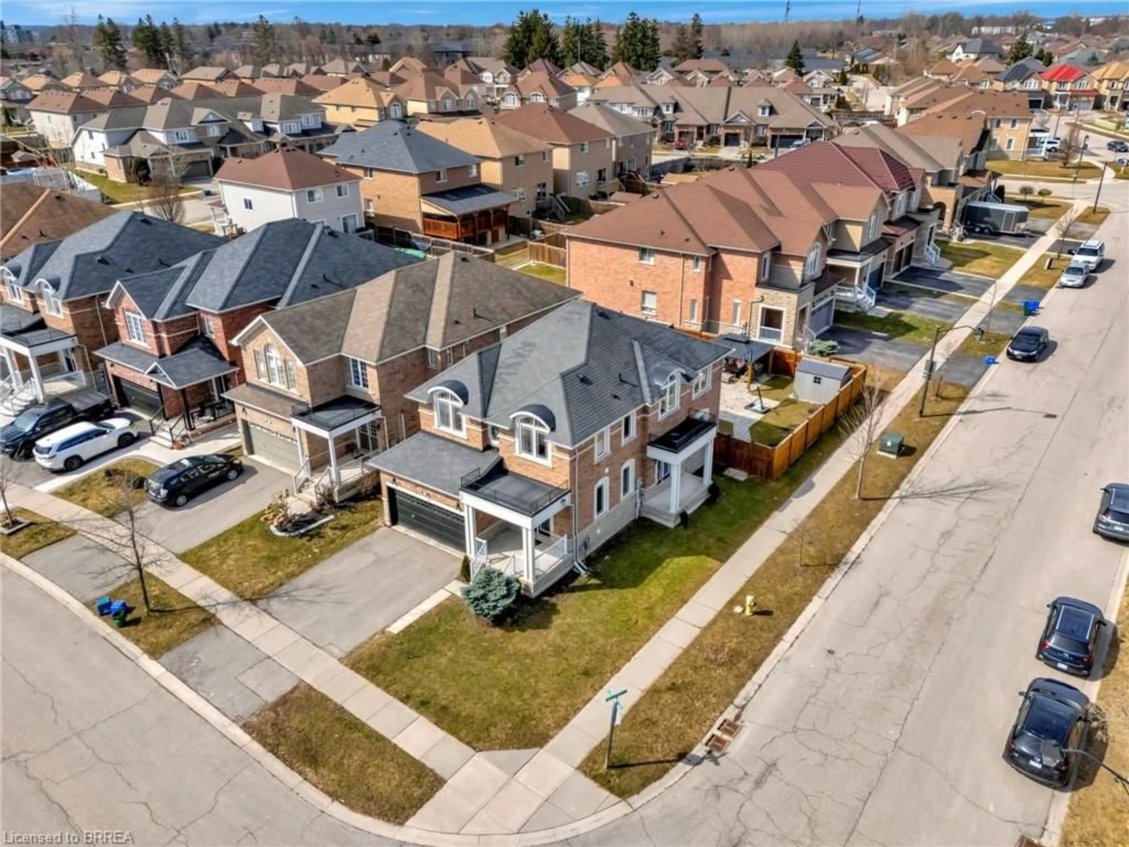 A pic from outside/outdoor area/front of a property/back of a property/a pic from drone, street for 241 Thomas Ave, Brantford Ontario N3S 0E1