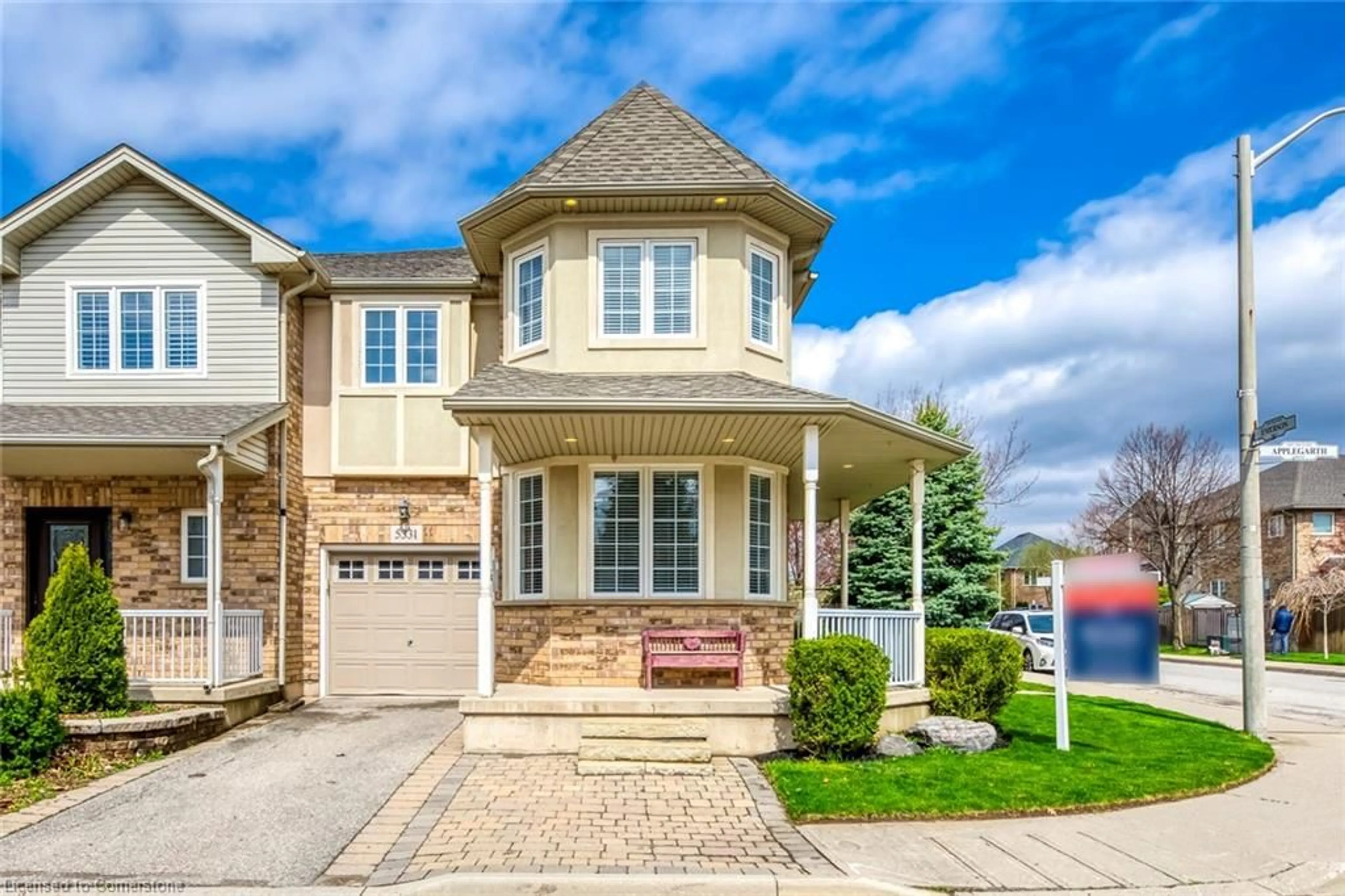 Home with brick exterior material, street for 5331 Applegarth Dr, Burlington Ontario L7L 7E4