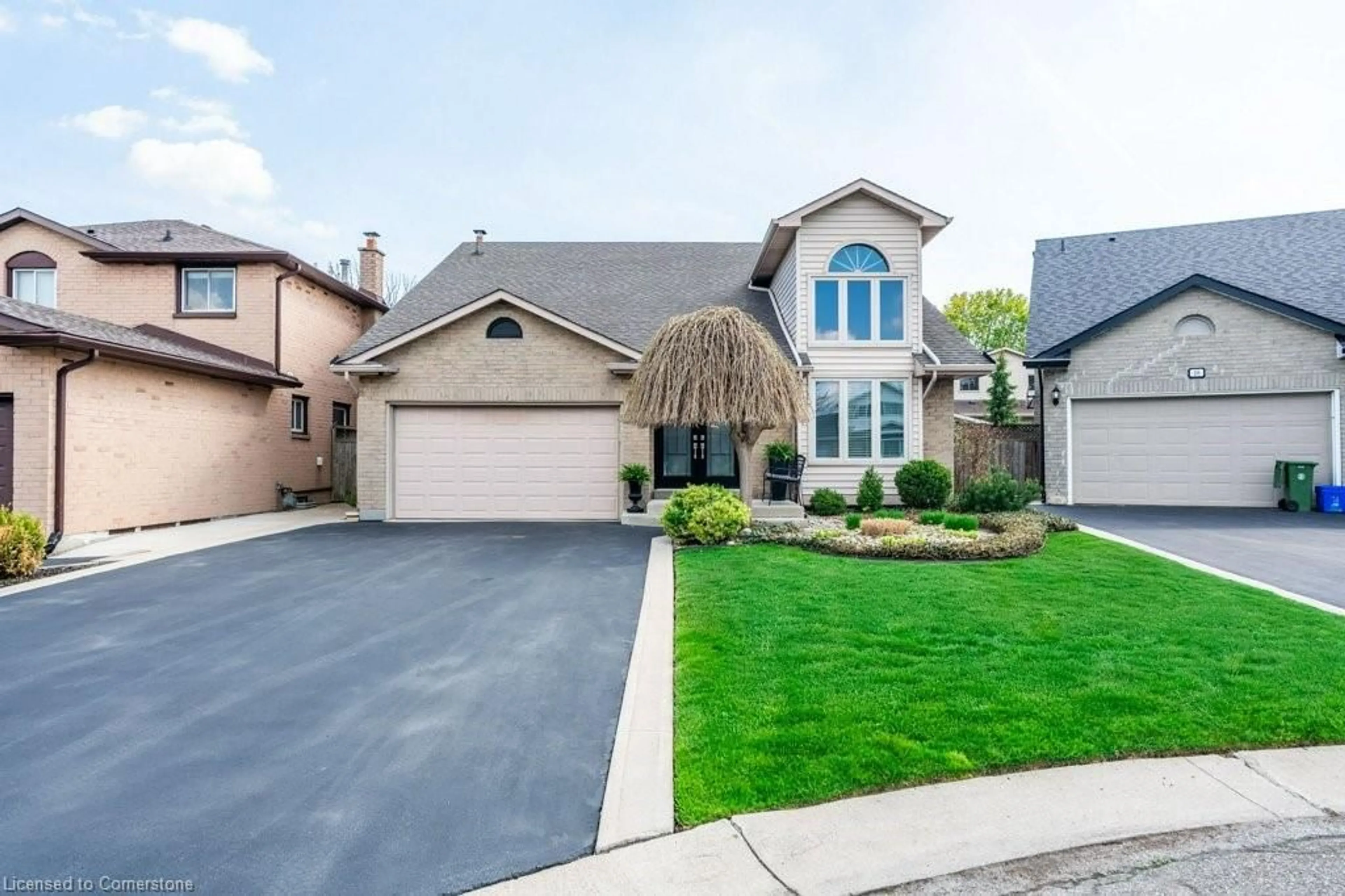 Home with brick exterior material, street for 14 Twin Crt, Hamilton Ontario L8W 2R8